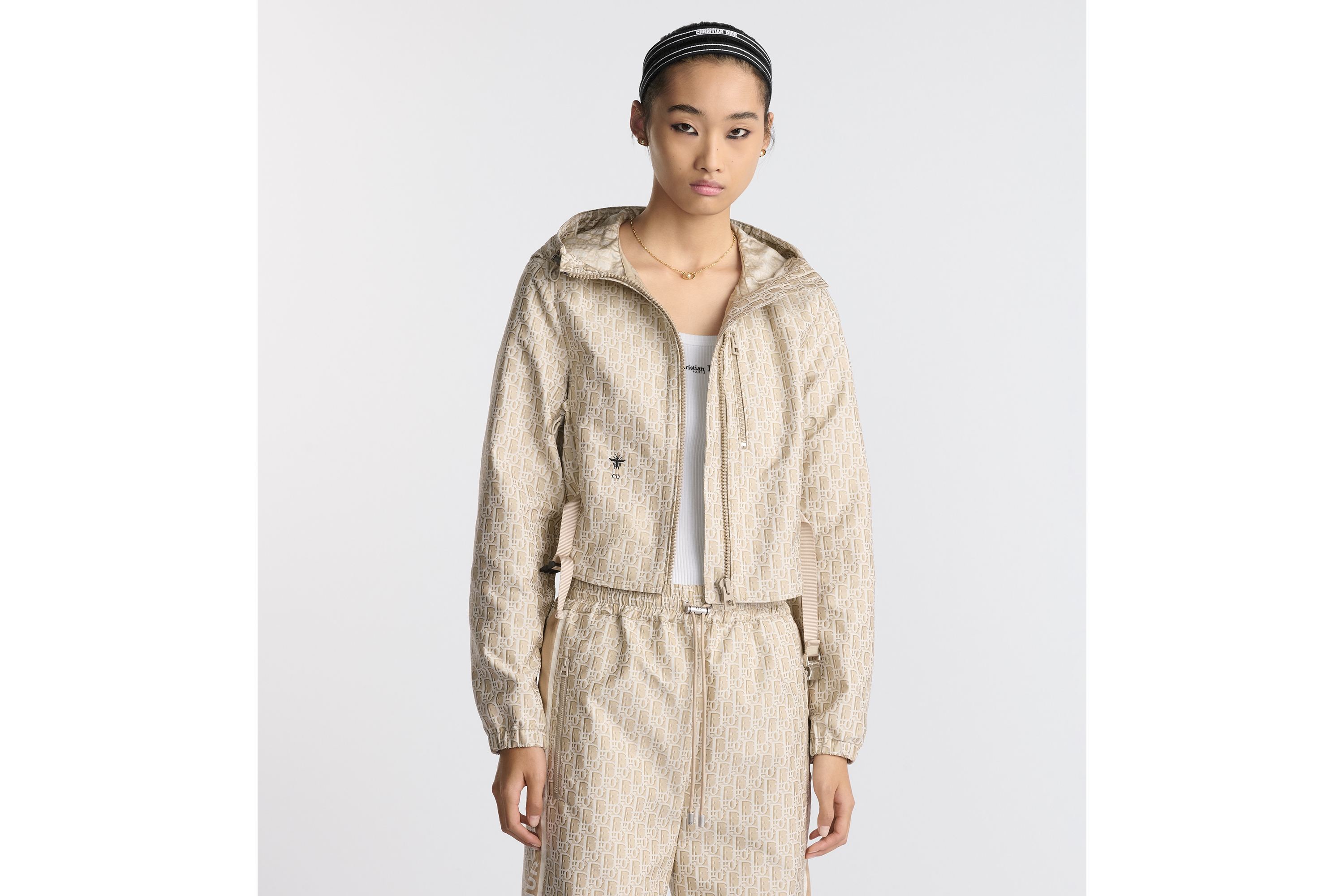 look_image_alt_prefix 短款连帽外套 米色塔夫绸提花科技面料 Oblique 印花 E04