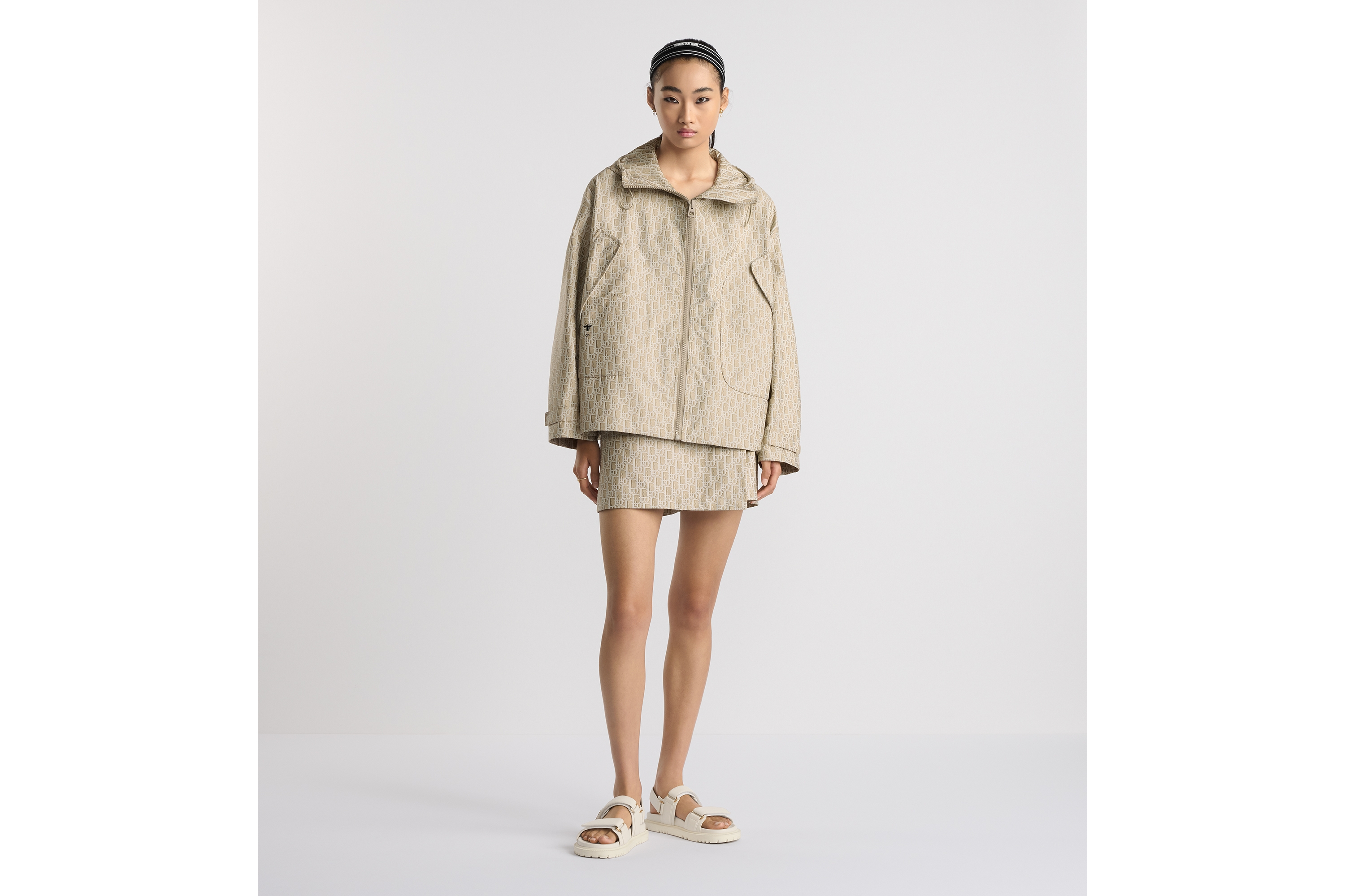 look_image_alt_prefix 裙裤 米色塔夫绸提花科技面料 Oblique 印花 E01