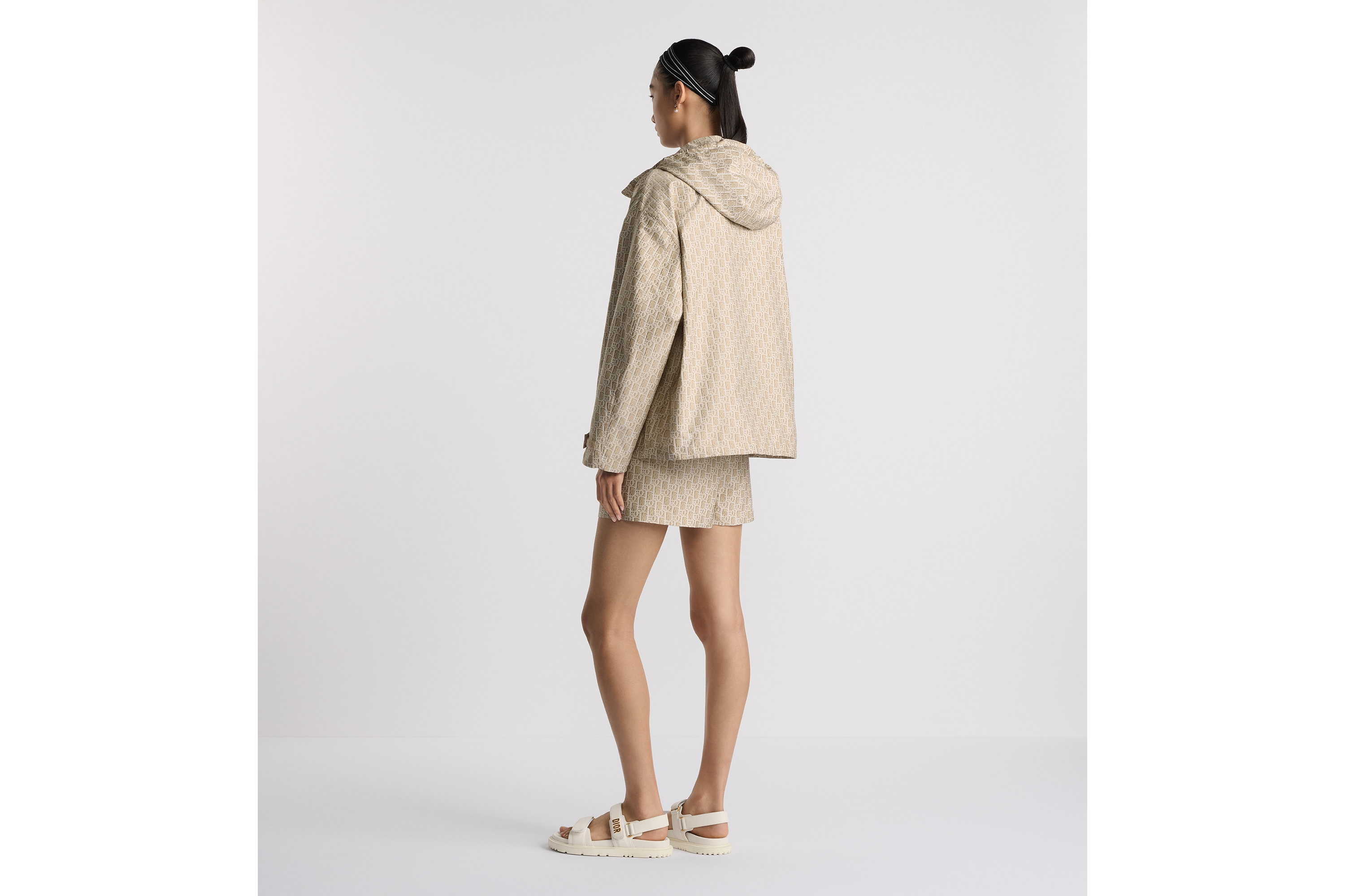 look_image_alt_prefix 连帽夹克 米色塔夫绸提花科技面料 Oblique 印花 E02