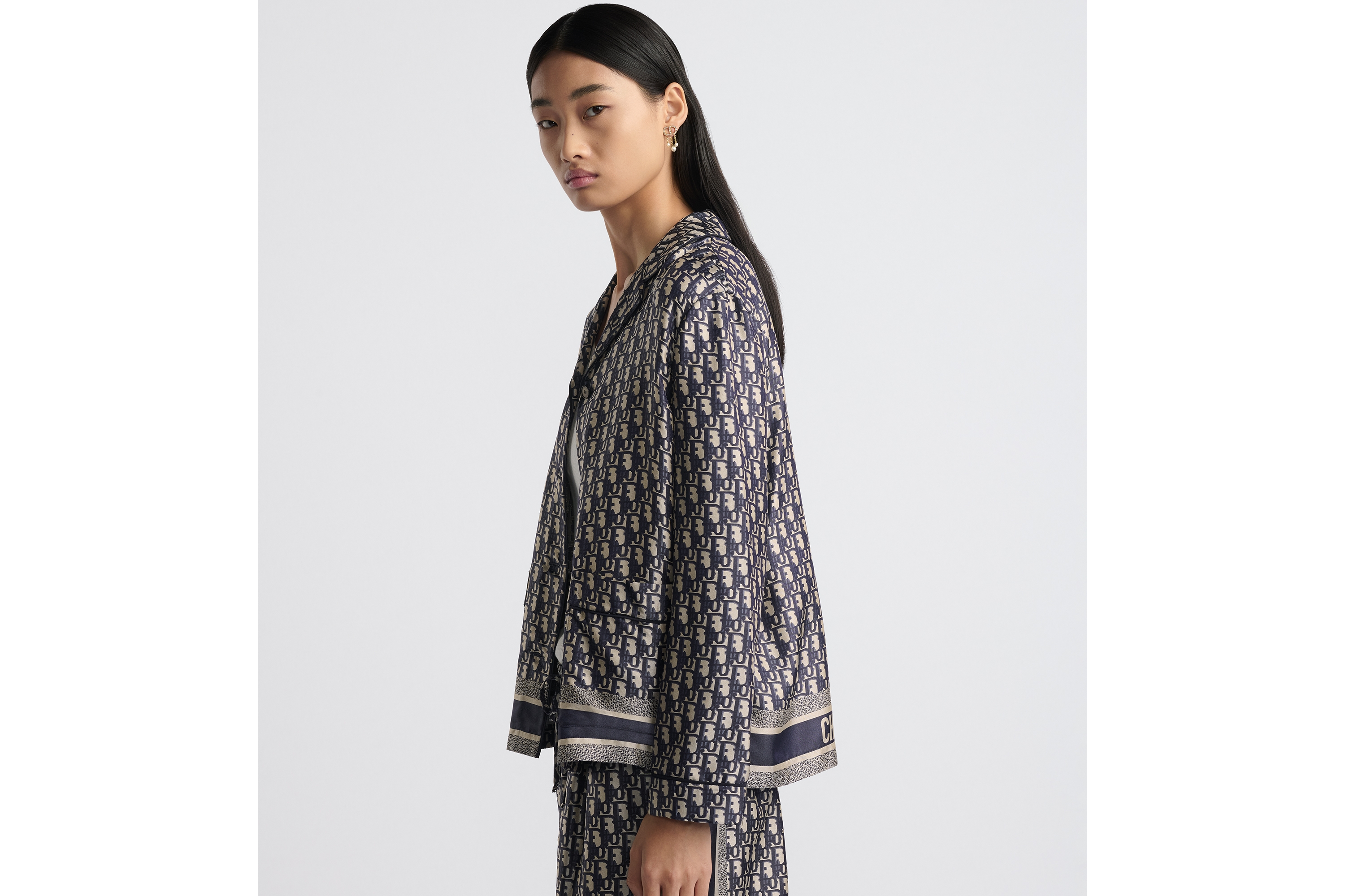 look_image_alt_prefix Dior Chez Moi 衬衫 蓝色桑蚕丝斜纹面料 Oblique 印花 E05