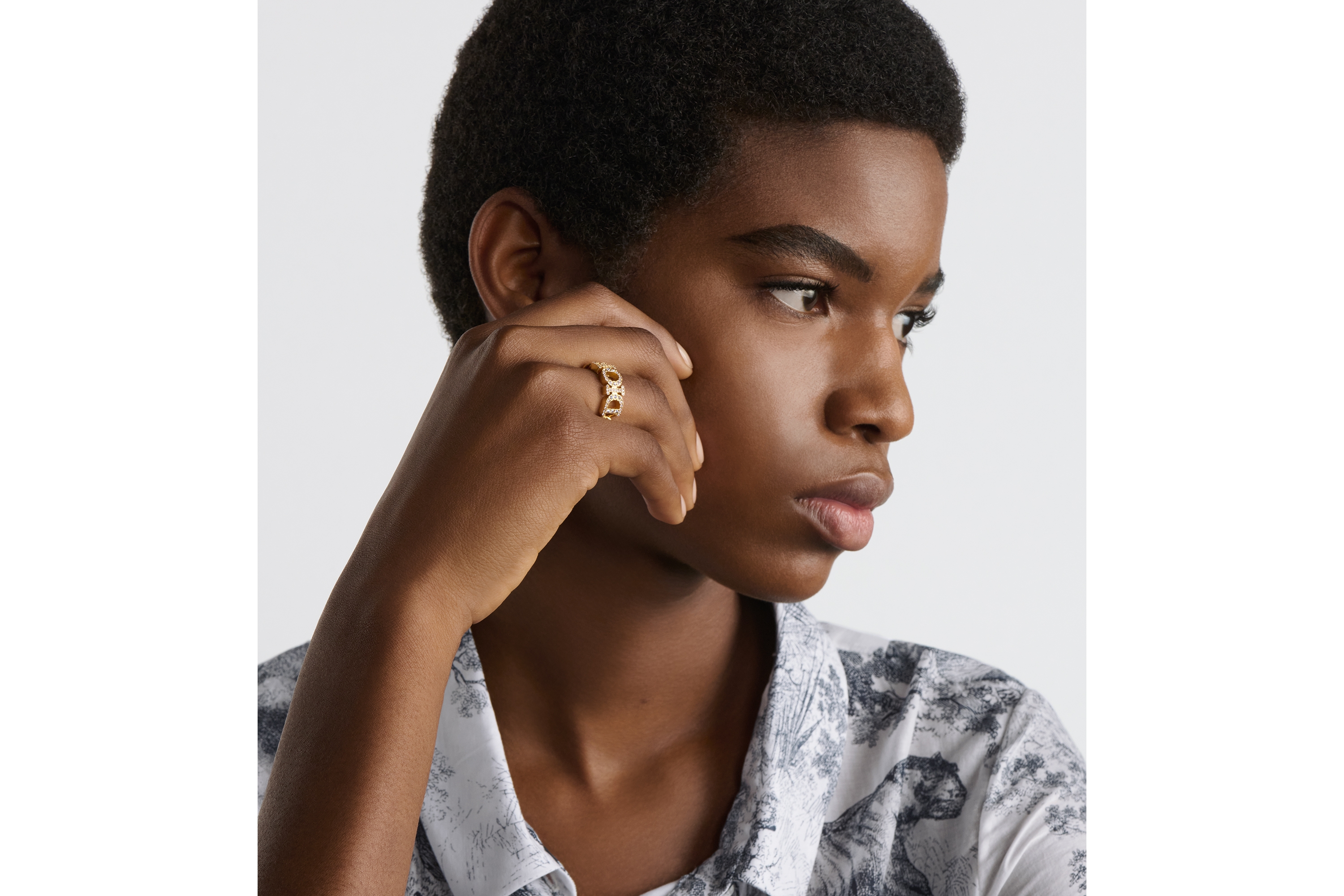 look_image_alt_prefix Dio(r)evolution 戒指 金色饰面金属和白色仿水晶装饰 E11