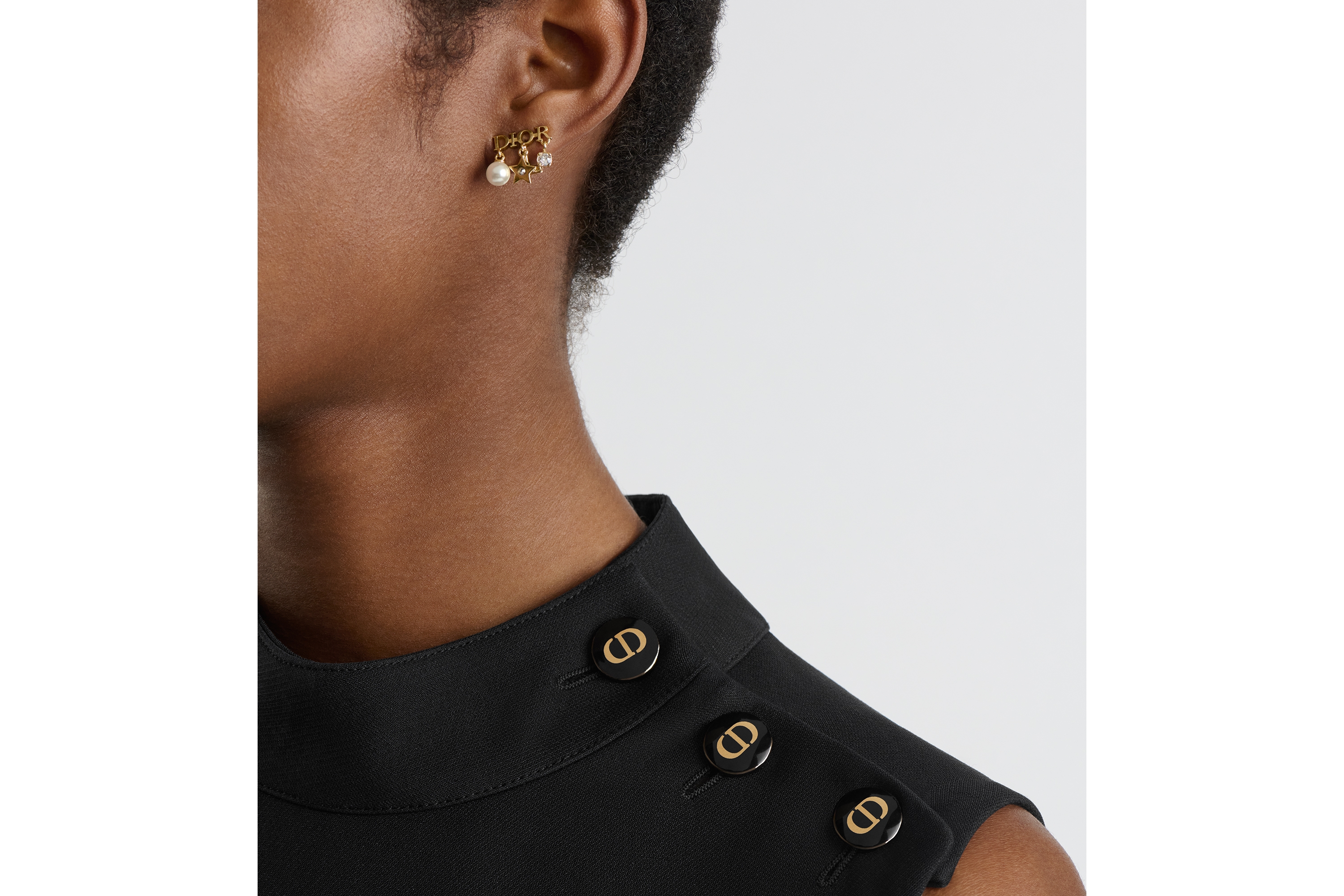 look_image_alt_prefix 短款连衣裙 黑色绵羊毛和桑蚕丝混纺面料 CD 纽扣 E12