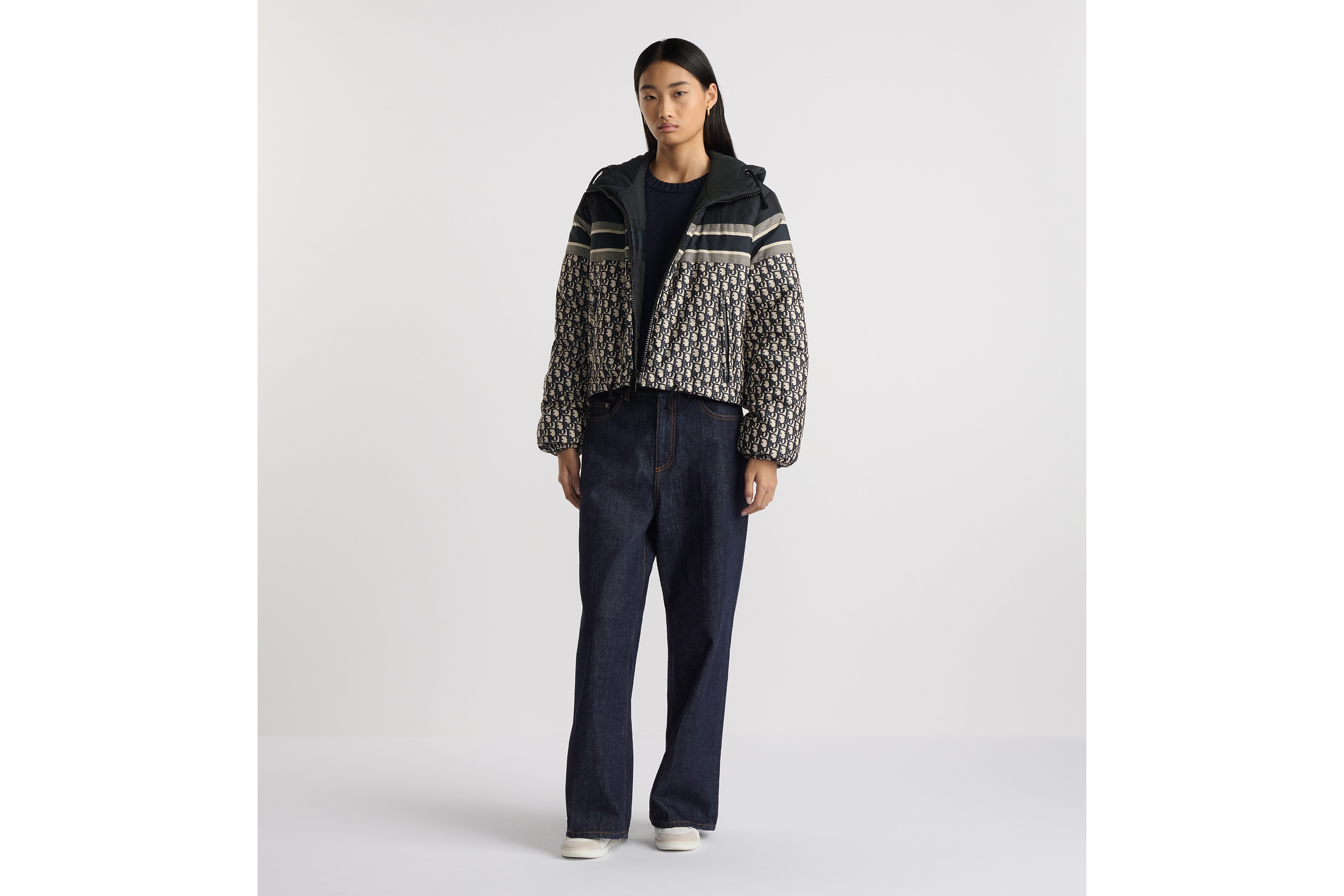 双面短款夹克 蓝色和米白色绗缝塔夫绸科技面料 Oblique 印花 E01