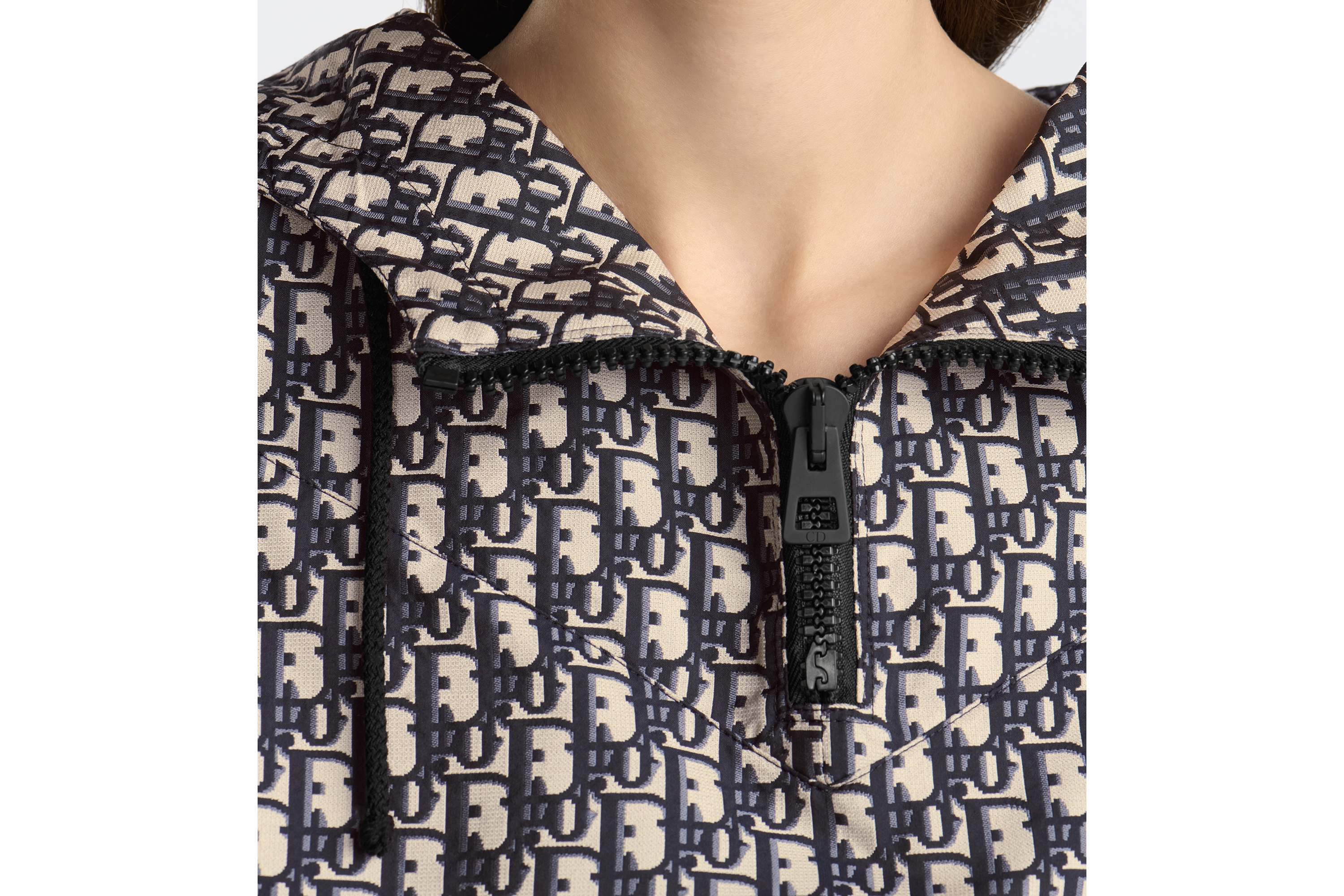 连帽厚夹克 蓝色和米白色塔夫绸提花科技面料 Oblique 印花 E12