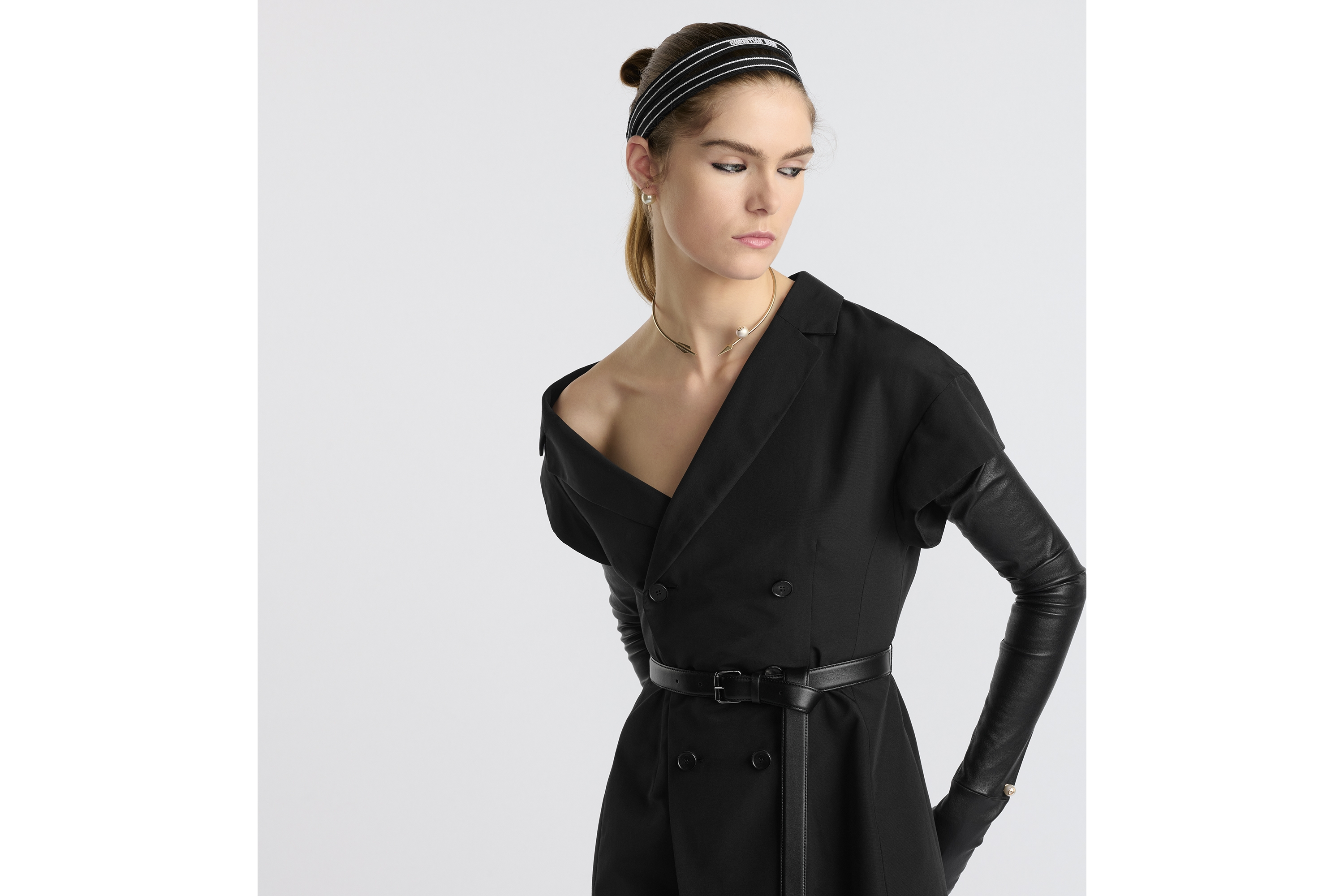 look_image_alt_prefix 中长款不对称连衣裙 黑色桑蚕丝和棉质混纺罗缎搭配腰带 E04