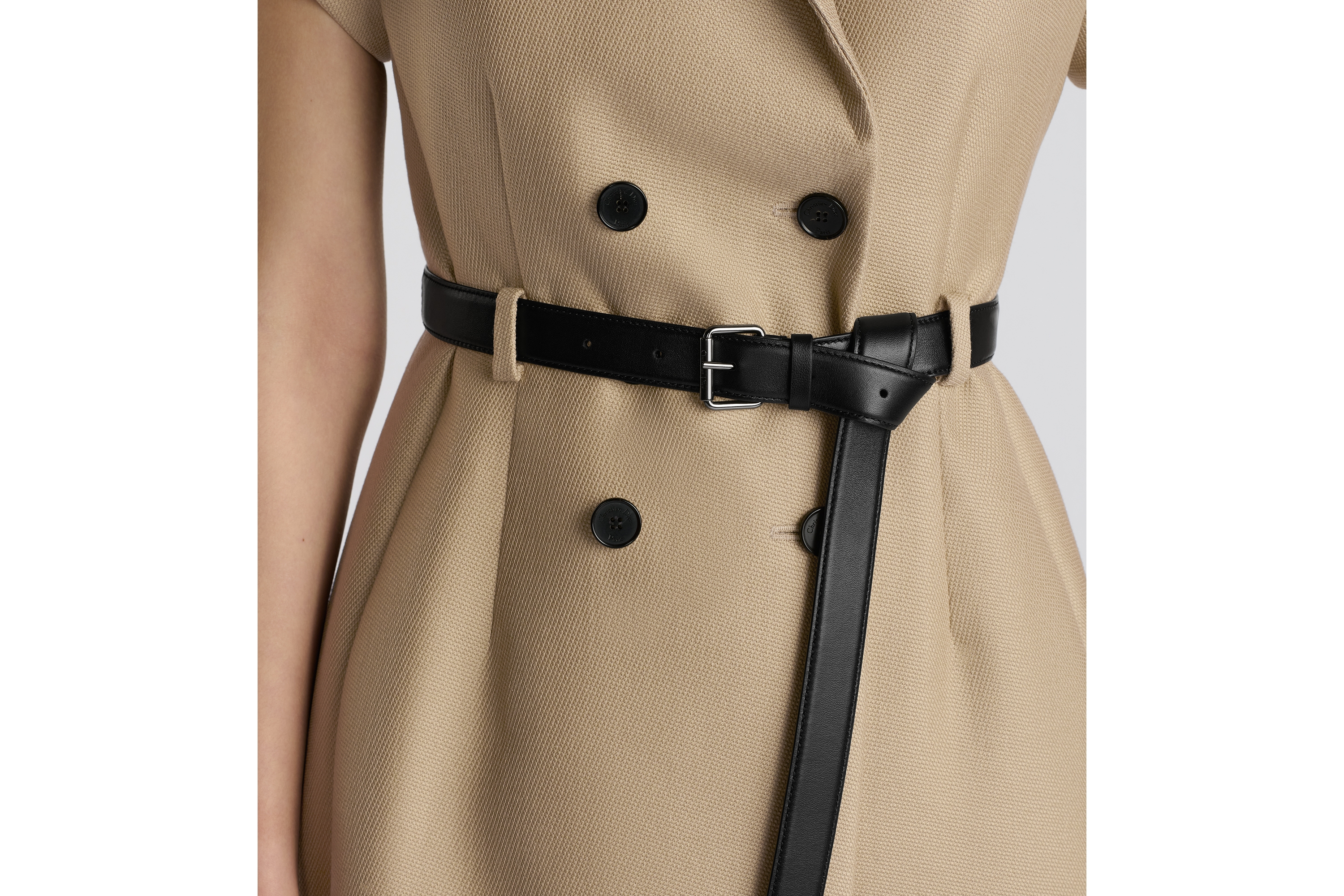 look_image_alt_prefix 短款连衣裙 米色绵羊毛和桑蚕丝混纺呢绒面料搭配腰带 E13