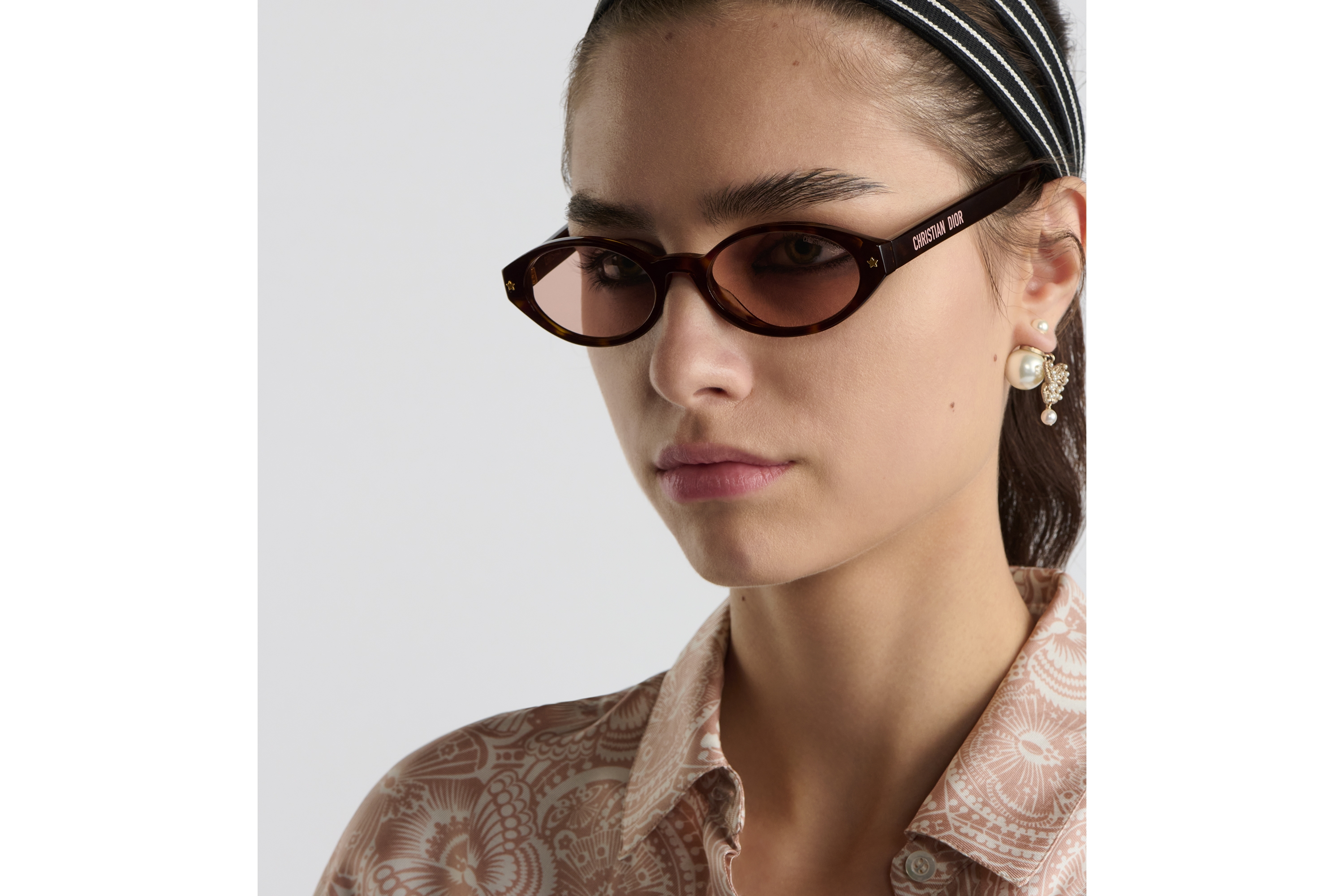 look_image_alt_prefix DiorPacific R1F 太阳眼镜 棕色玳瑁效果椭圆形镜框 E07