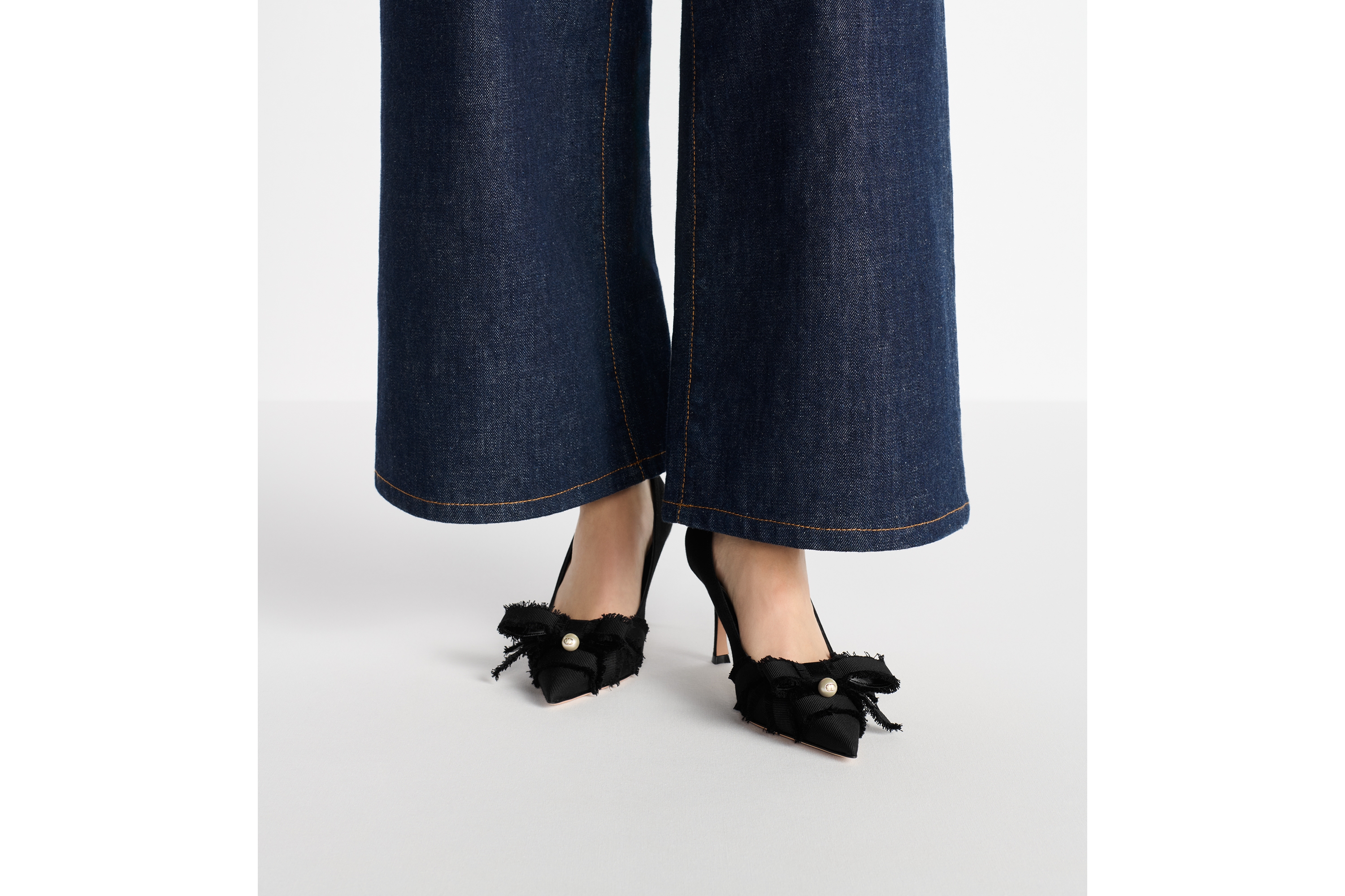 look_image_alt_prefix Adiorable 高跟鞋 黑色流苏罗缎 E14