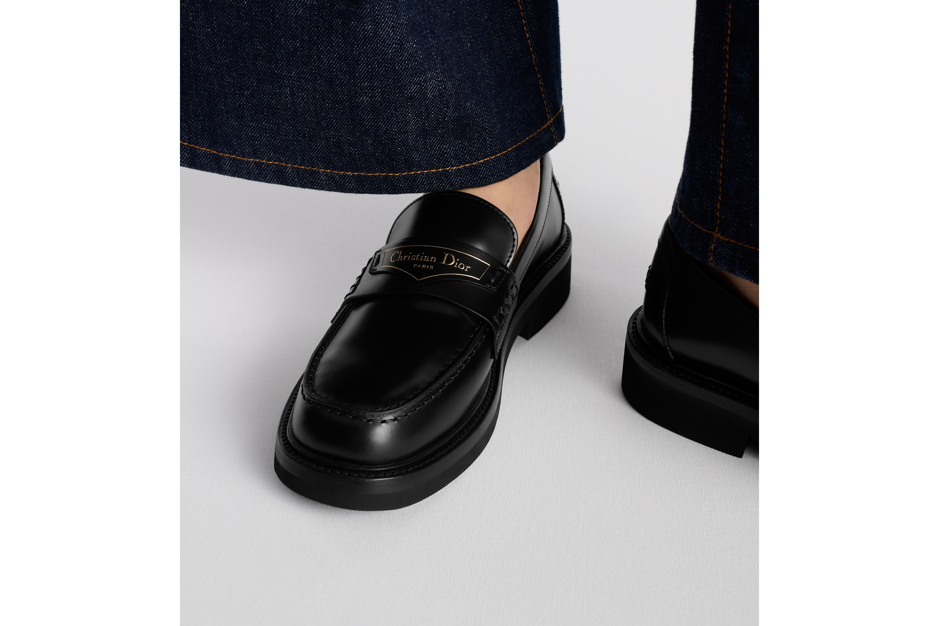 look_image_alt_prefix Dior Boy 乐福鞋 黑色磨砂牛皮革 E14