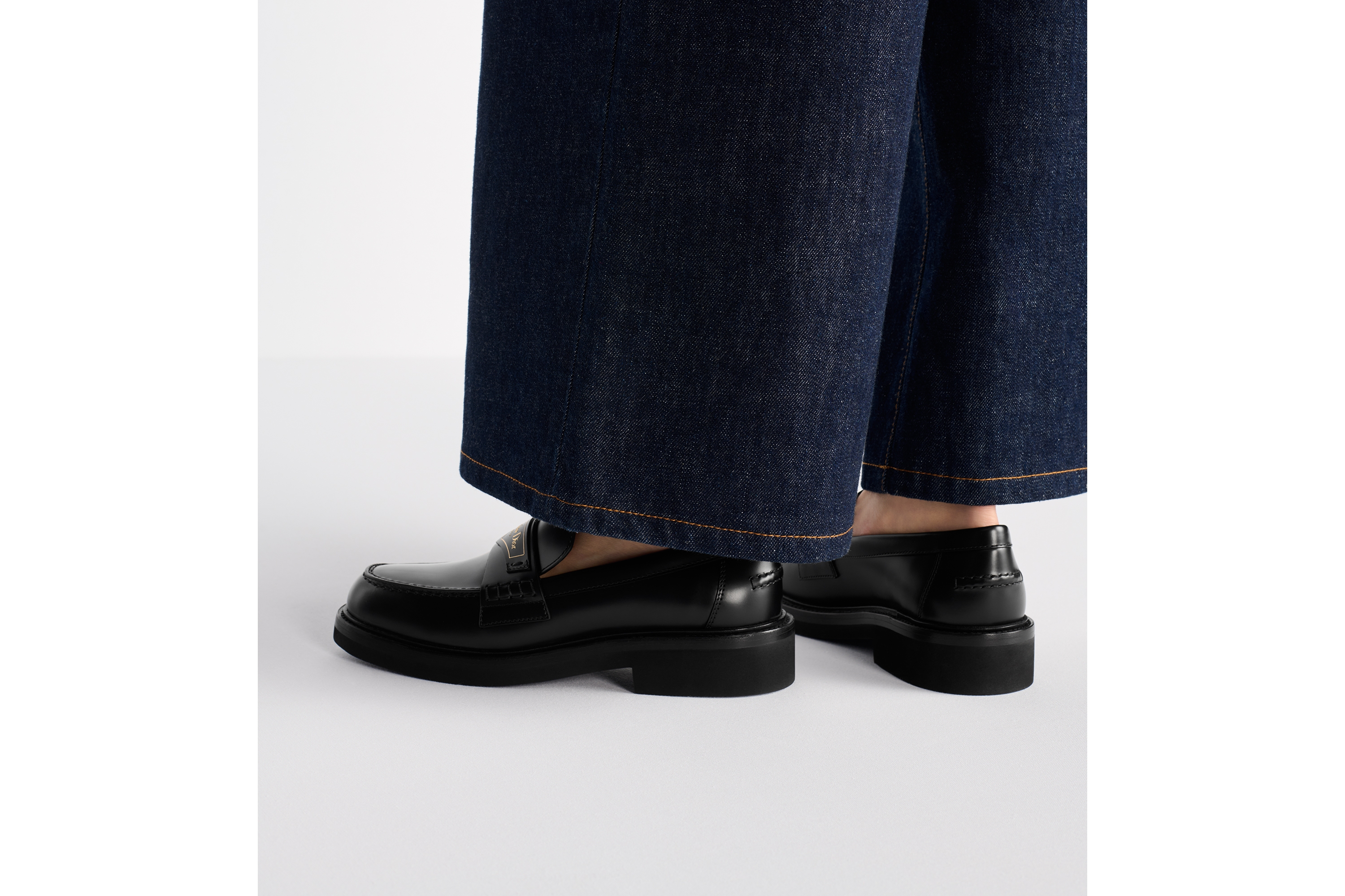 look_image_alt_prefix Dior Boy 乐福鞋 黑色磨砂牛皮革 E16