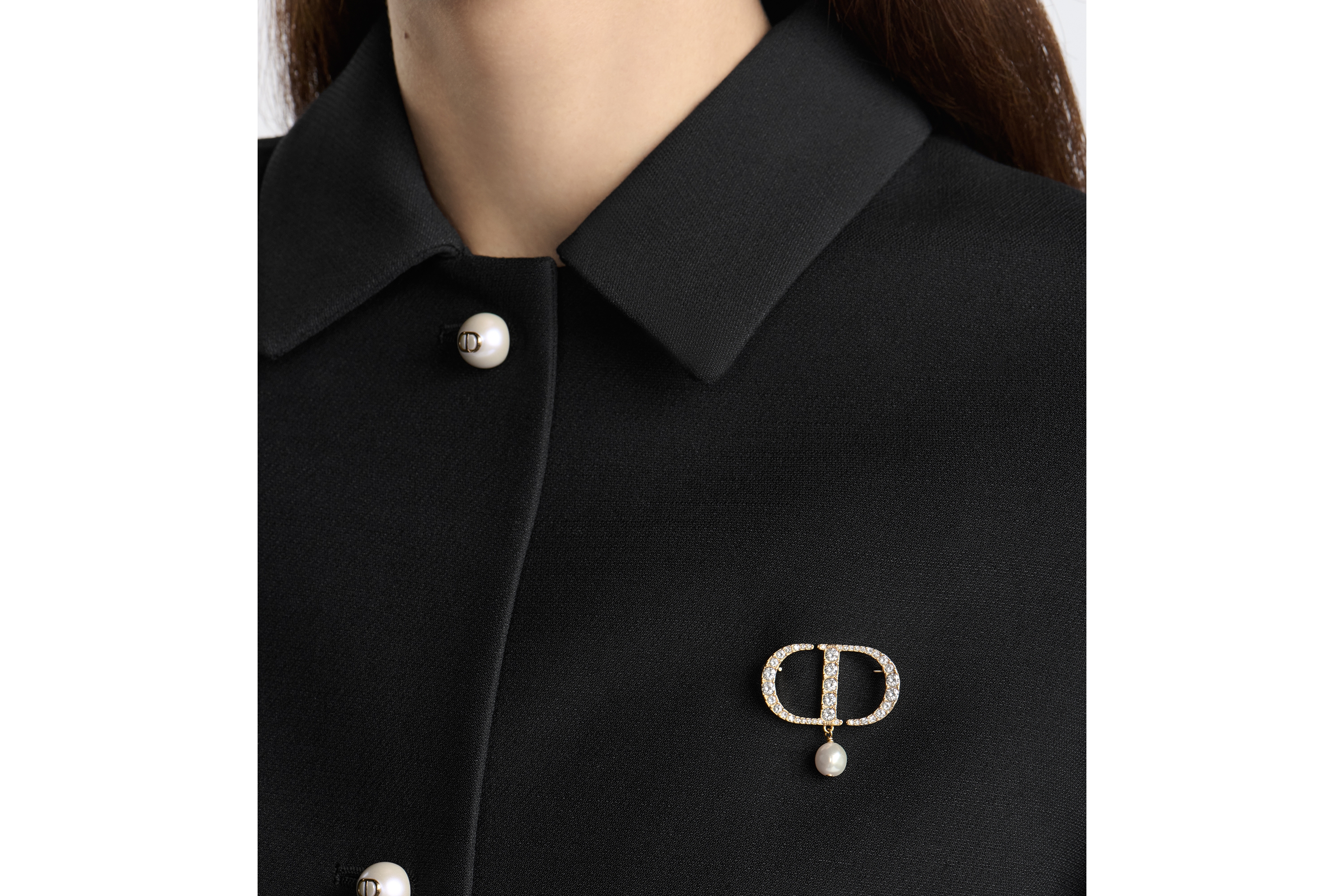 look_image_alt_prefix Petit CD 胸针 金色饰面金属搭配白色树脂珠饰和银色调仿水晶装饰 E12