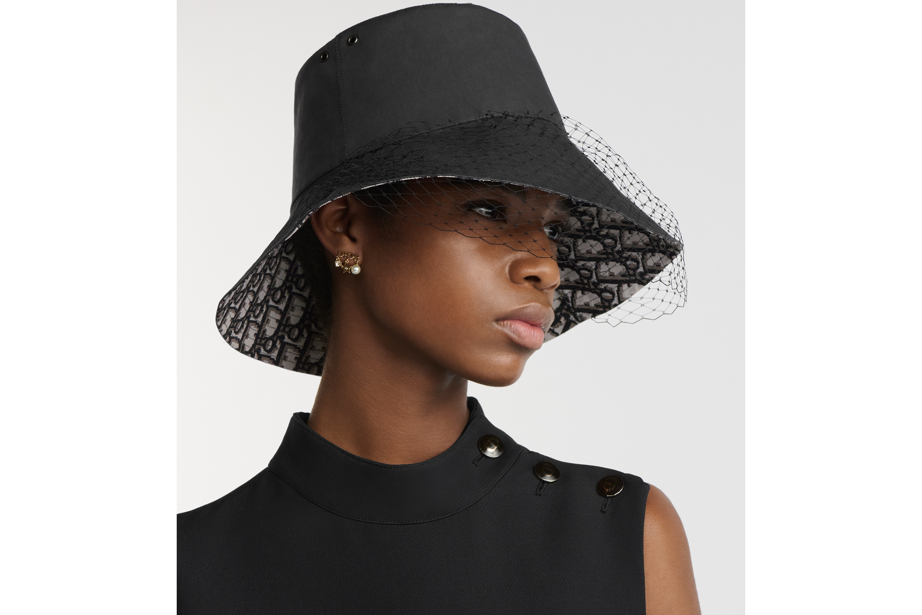 look_image_alt_prefix Teddy-D 宽檐桶帽 黑色棉质混纺面料搭配薄纱 E08