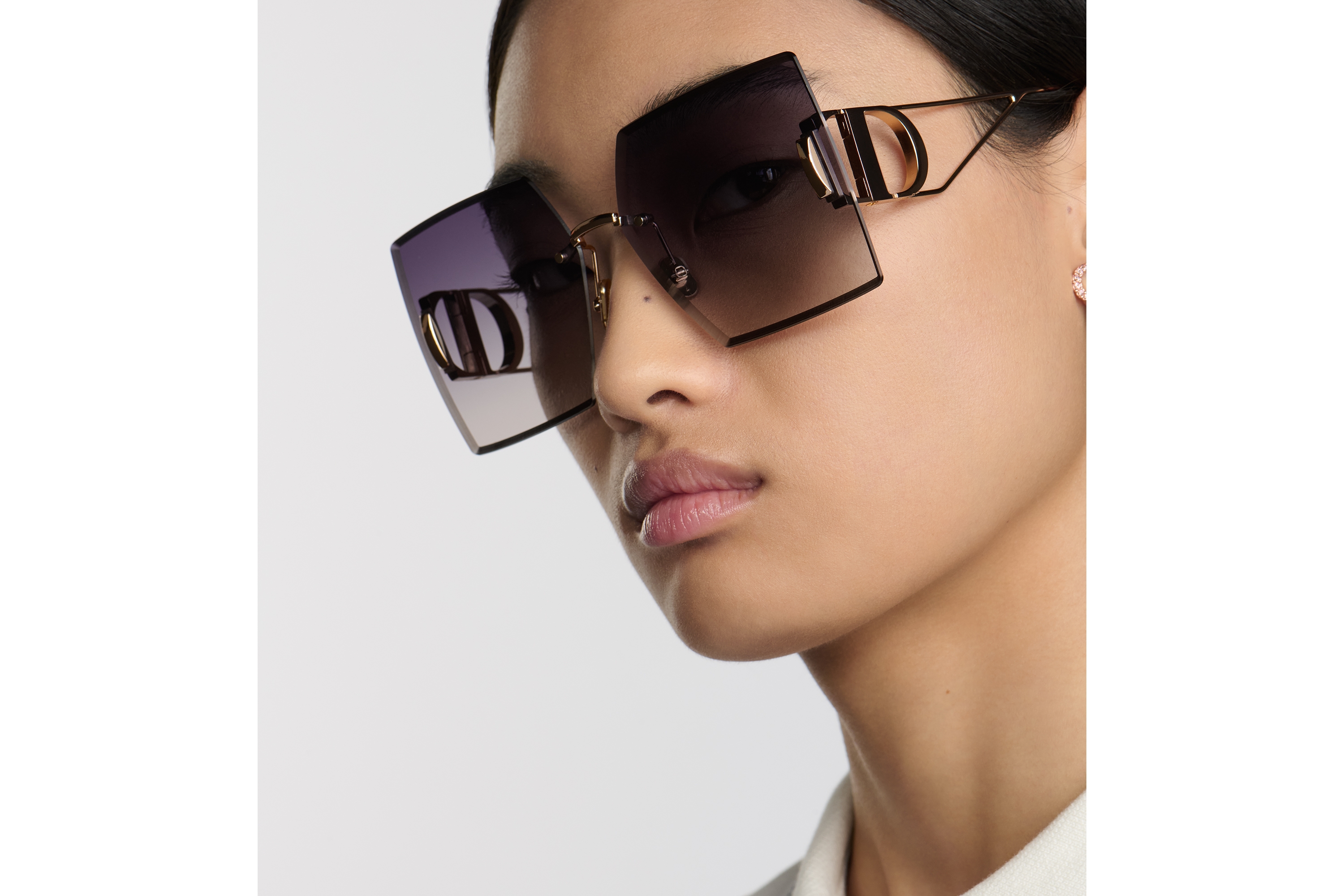 look_image_alt_prefix 30Montaigne S7U 太阳眼镜 紫色至粉色渐变正方形镜片 E07