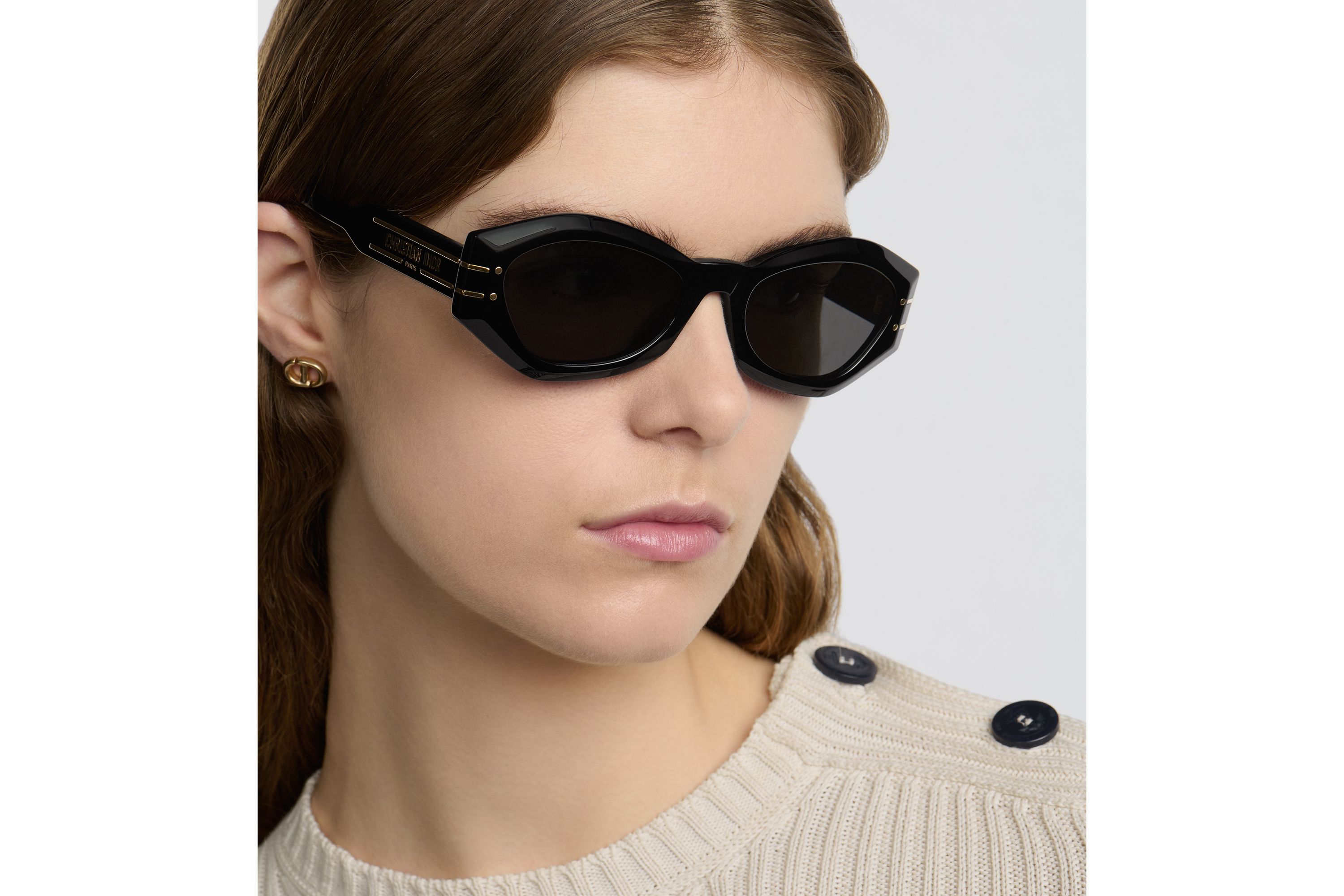 look_image_alt_prefix DiorSignature B1U 太阳眼镜 黑色蝴蝶形镜框 E08