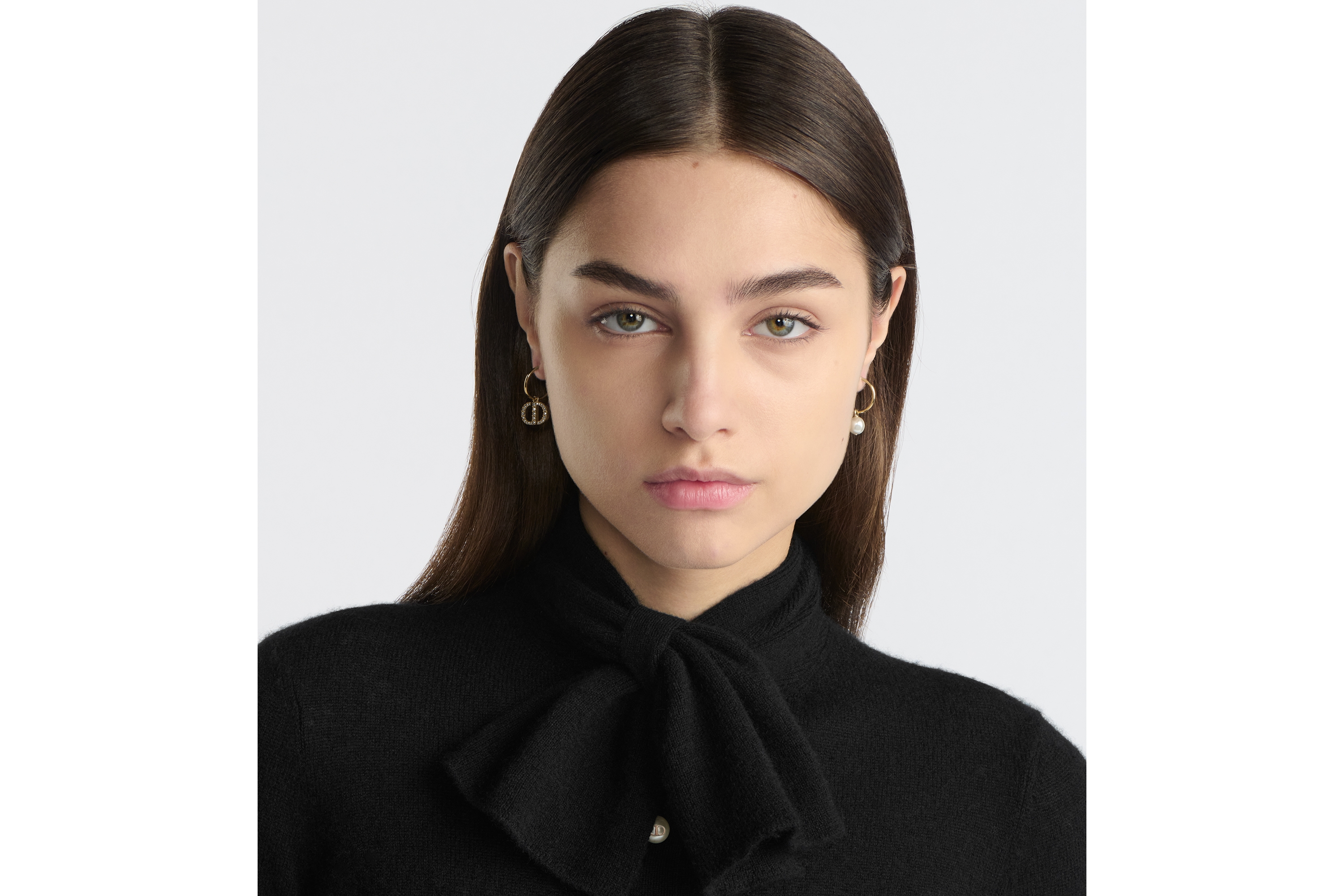 look_image_alt_prefix Petit CD 耳环 金色饰面金属搭配白色树脂珠饰和白色仿水晶装饰 E07