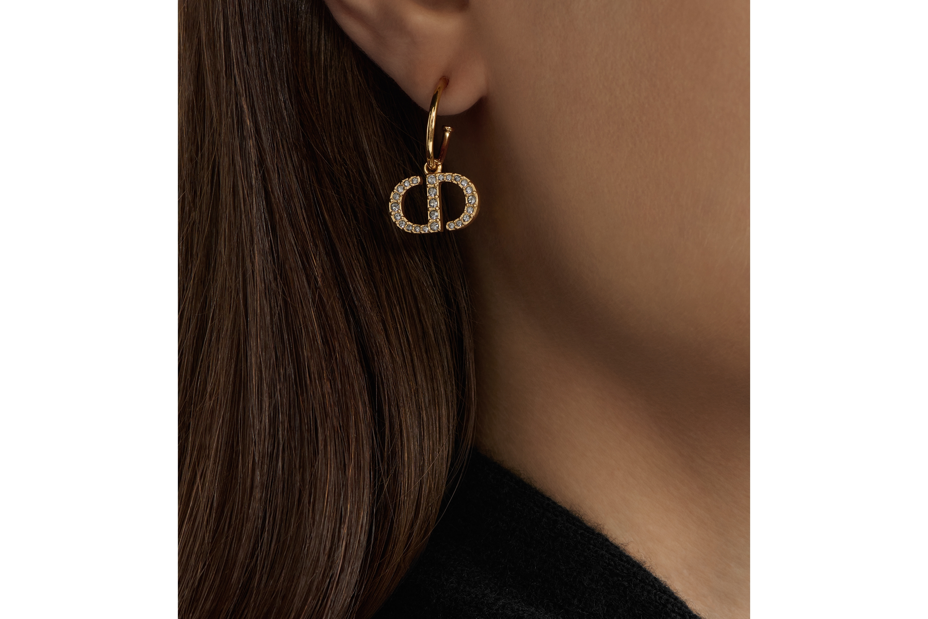 look_image_alt_prefix Petit CD 耳环 金色饰面金属搭配白色树脂珠饰和白色仿水晶装饰 E08