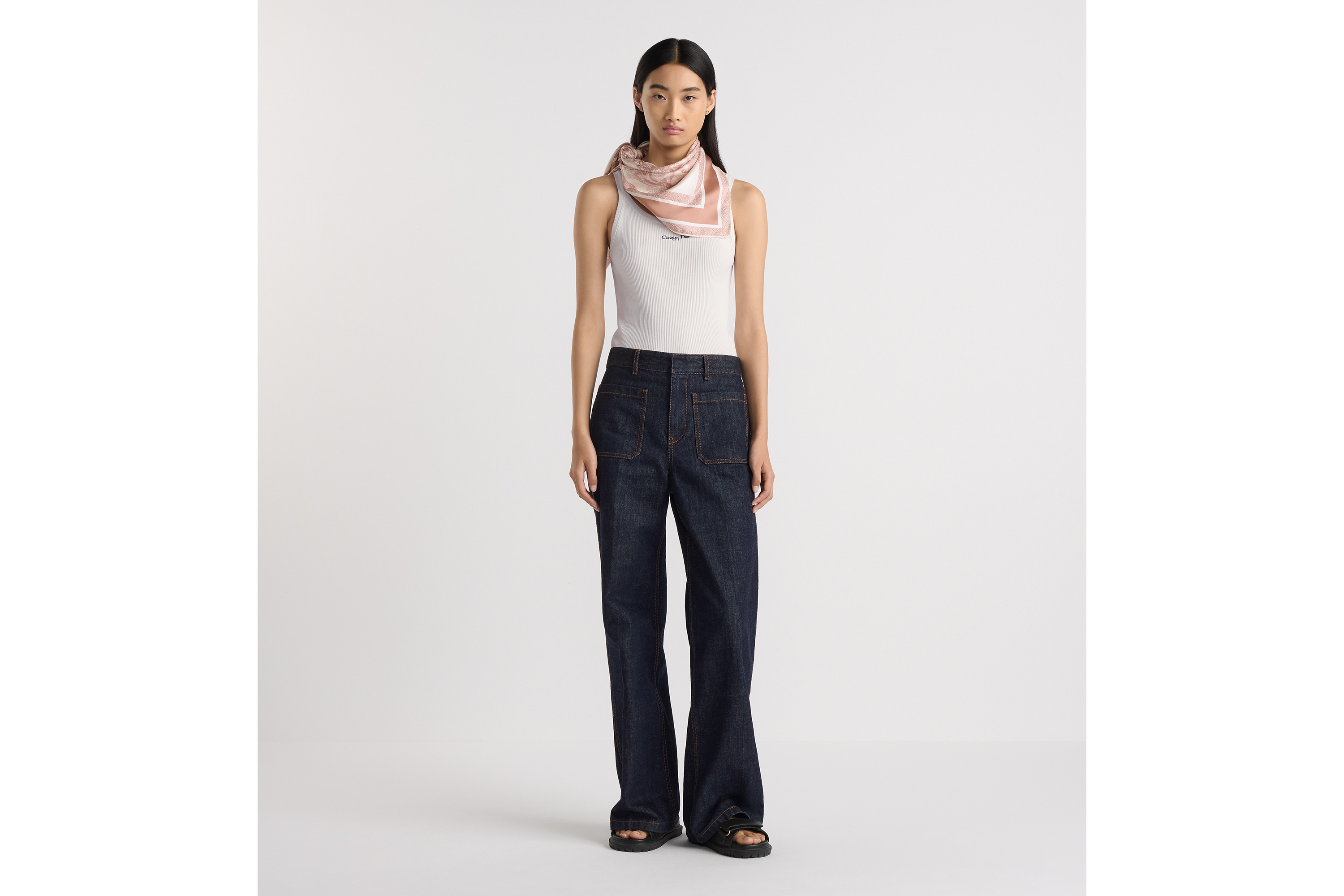 look_image_alt_prefix Dior 印花方巾 90 厘米象牙色和粉色桑蚕丝斜纹面料 Sauvage 茹伊印花 E17