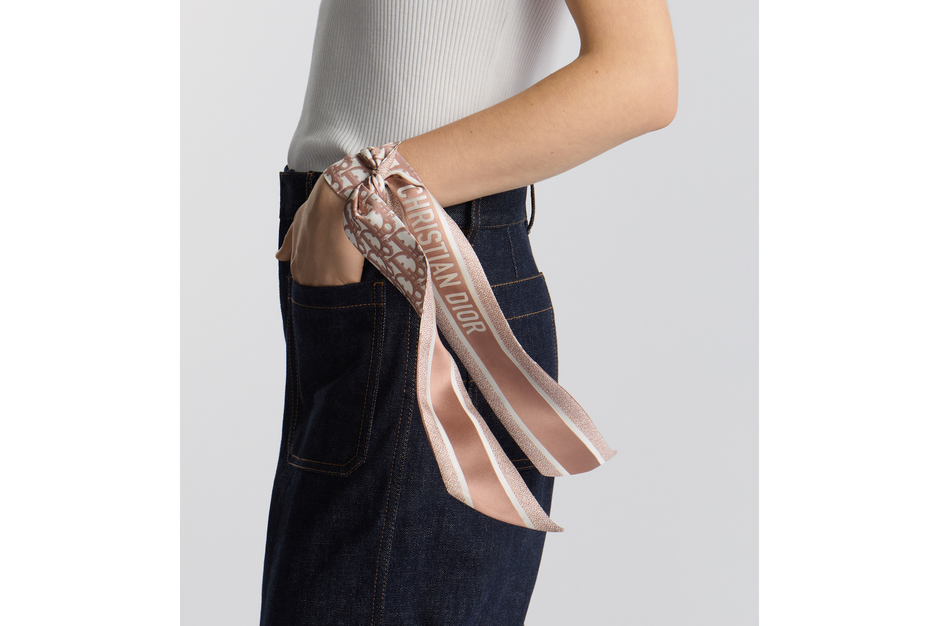 look_image_alt_prefix Mitzah 丝巾 玫瑰粉色桑蚕丝斜纹面料 Oblique 印花 E10