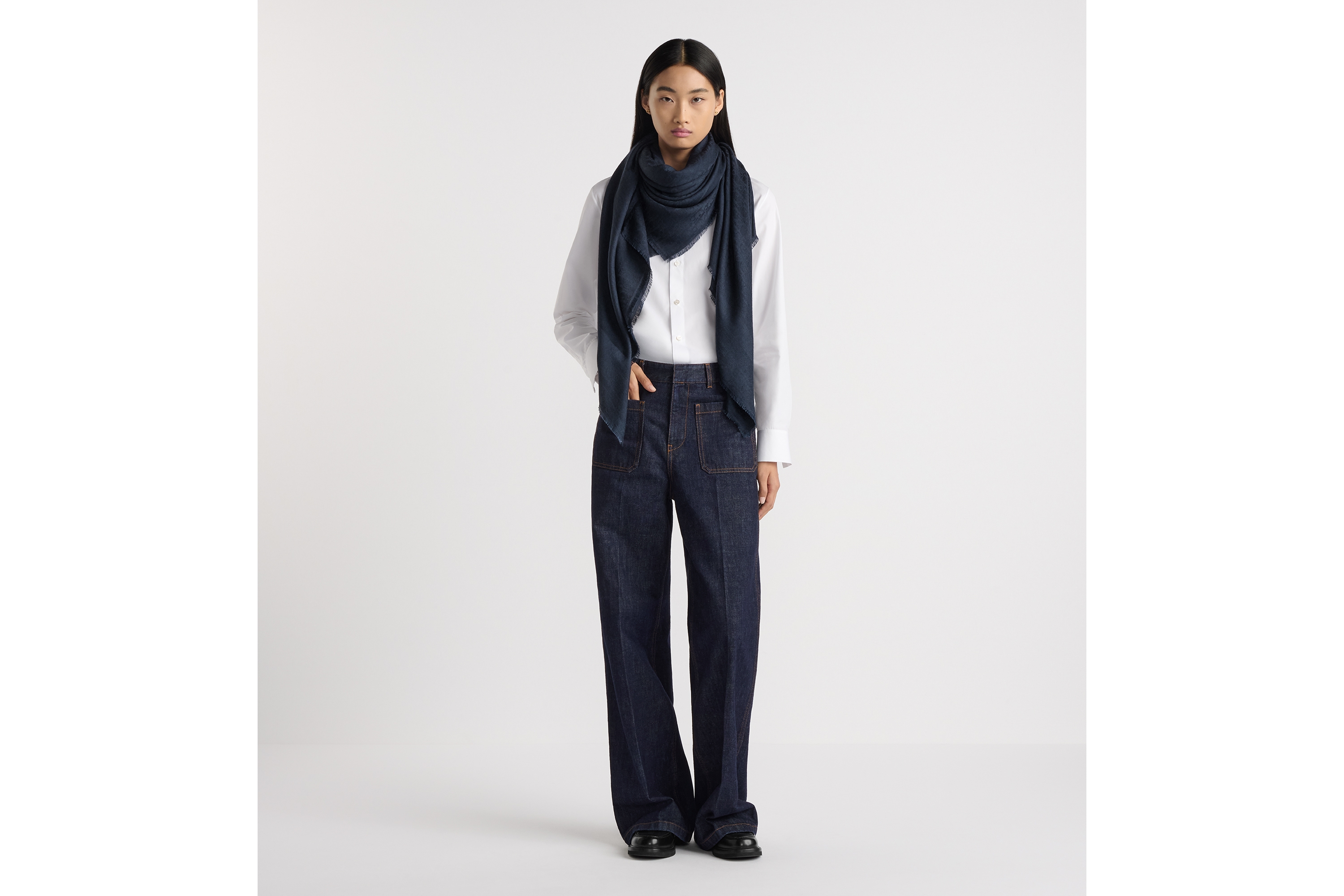 look_image_alt_prefix Dior 印花披肩 海军蓝色绵羊毛混纺面料 Oblique 印花 E17