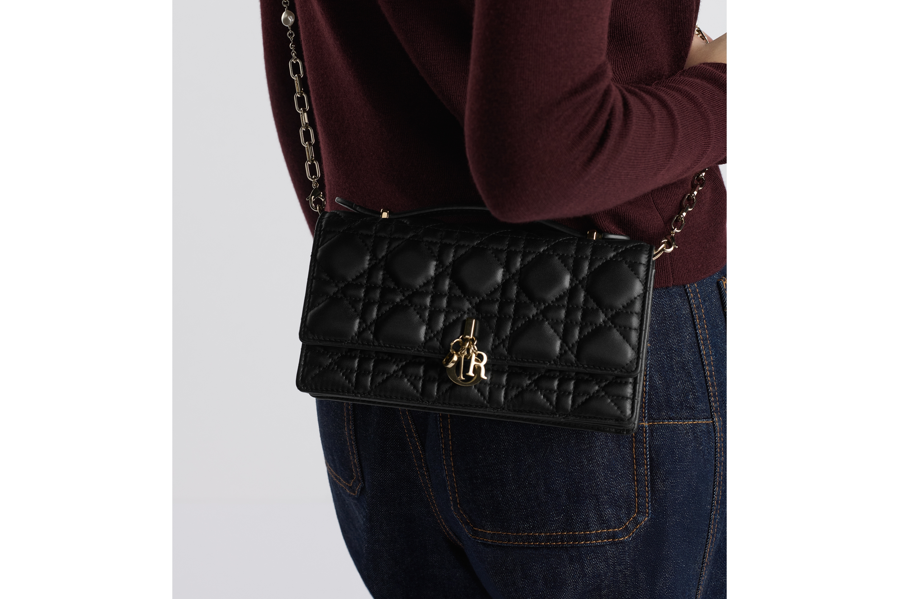 look_image_alt_prefix My Dior 迷你链条手袋 黑色羊皮革藤格纹 E17