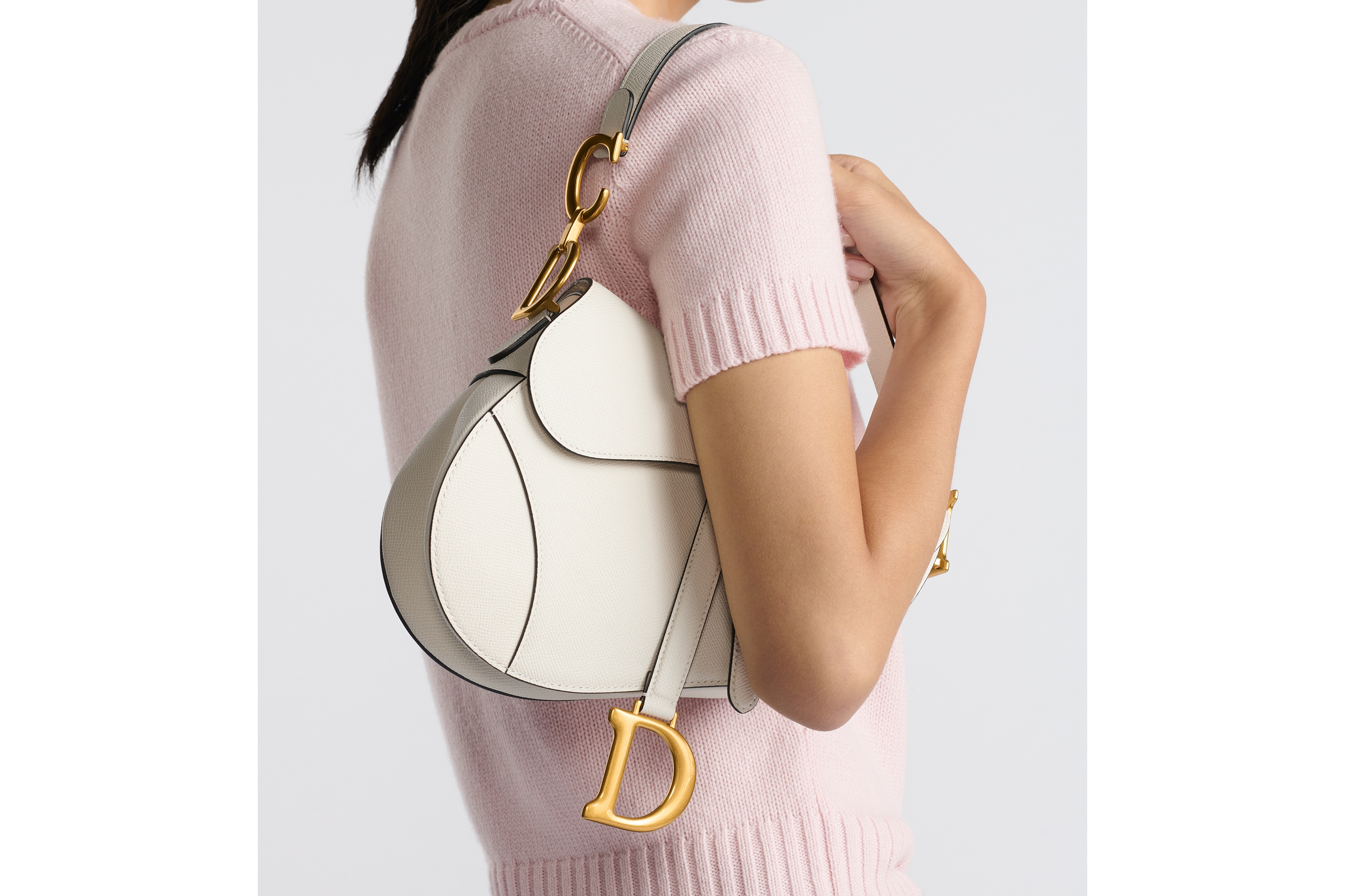 look_image_alt_prefix 马鞍包（附肩带） 奶白色粒面牛皮革 E05