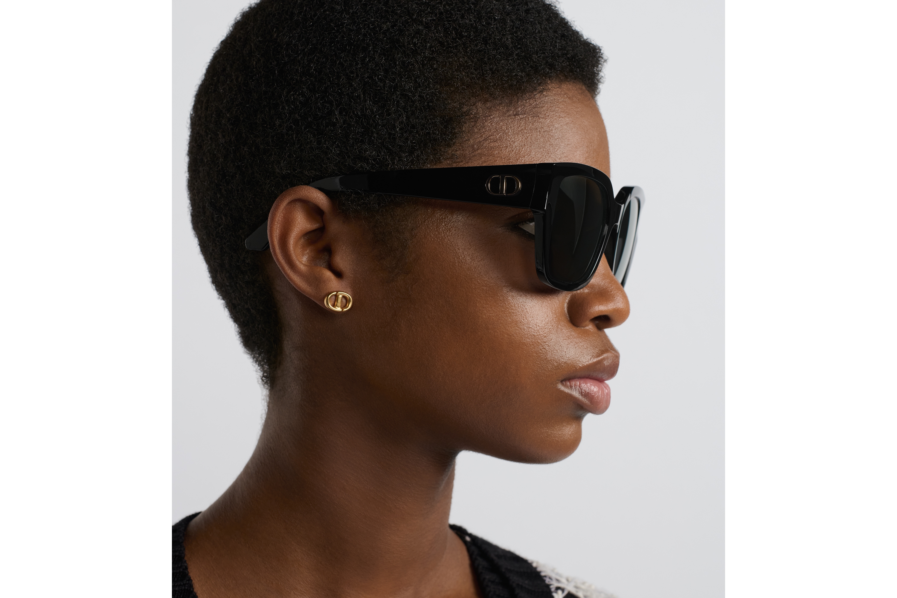 look_image_alt_prefix DiorGlow S1F太阳眼镜 黑色正方形镜框 E08