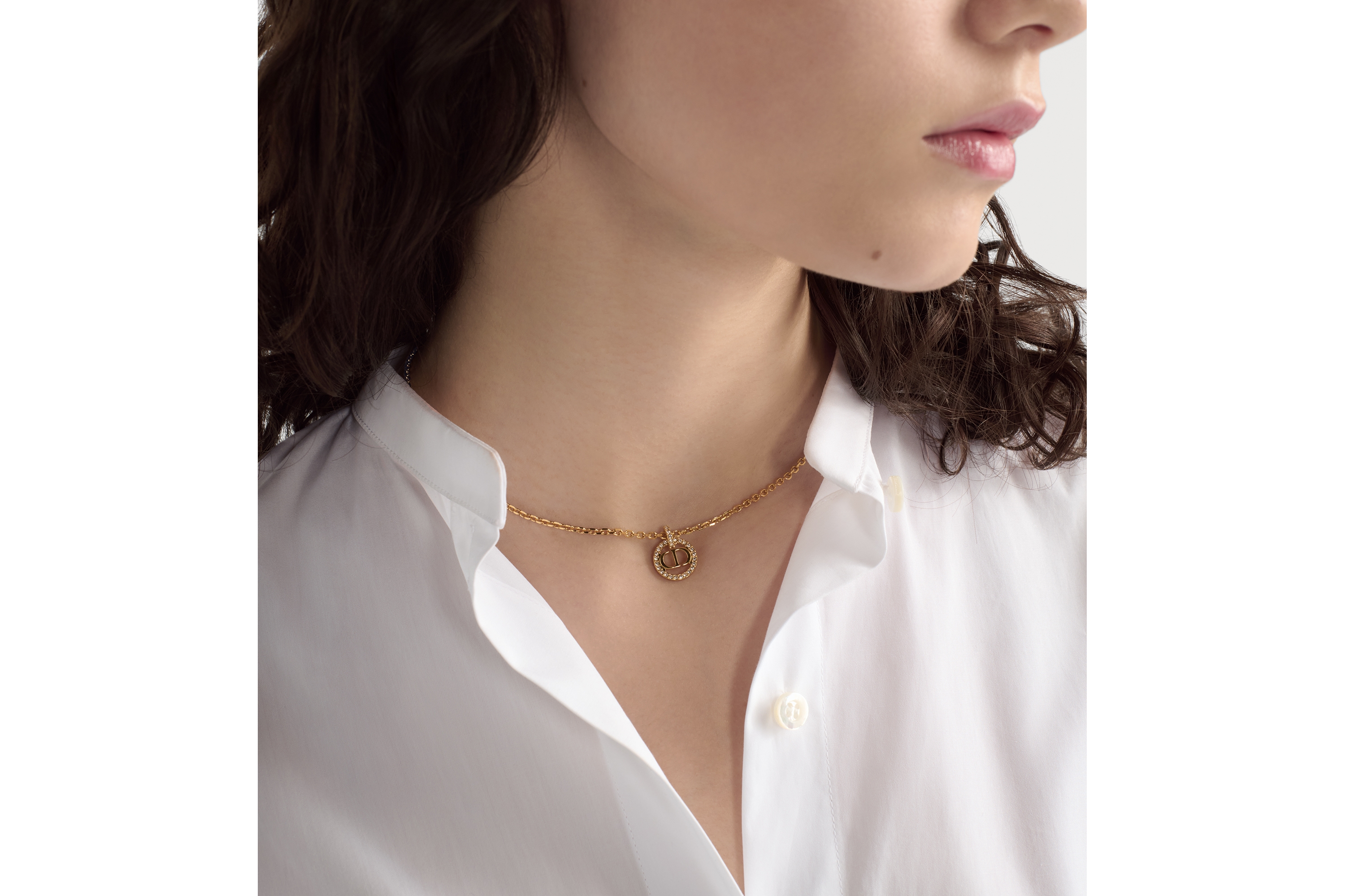 look_image_alt_prefix Petit CD 项链 金色饰面金属和银色调晶体 E08