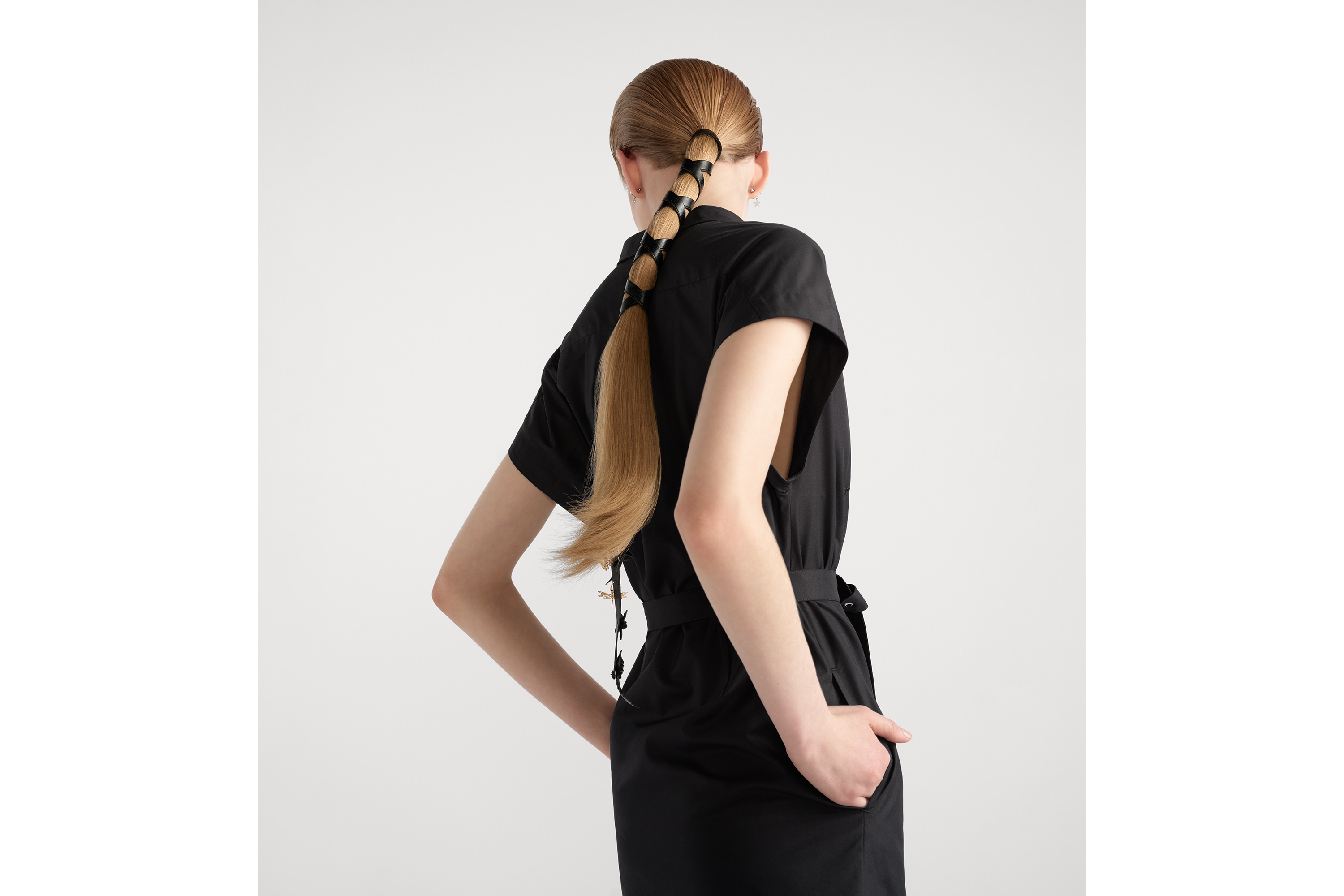 look_image_alt_prefix 中长款连衣裙 黑色棉质和桑蚕丝混纺府绸搭配腰带 E06