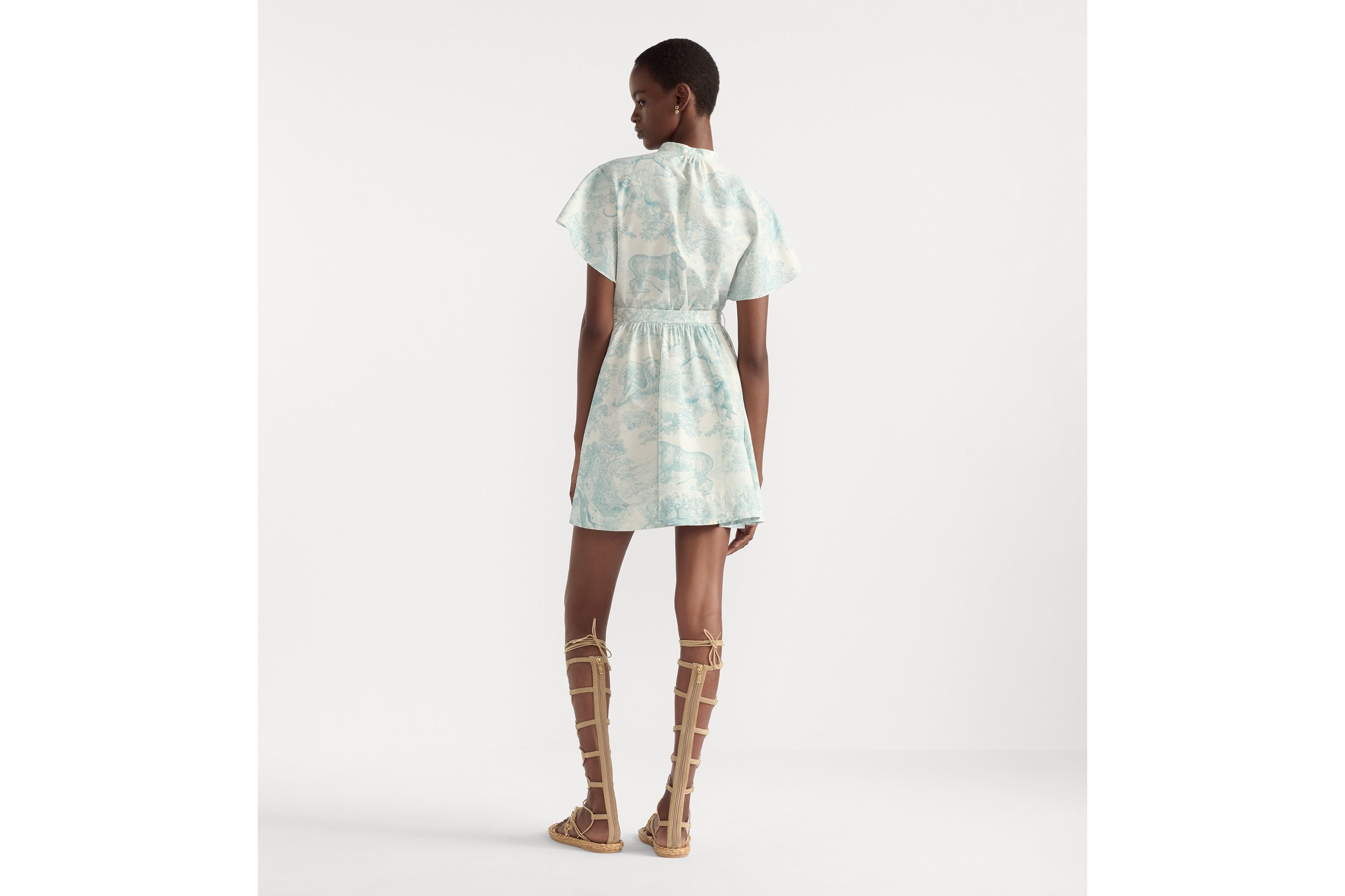 Dioriviera 短款衬衫式连衣裙 白色棉质和桑蚕丝混纺府绸铃兰绿色 Sauvage 茹伊印花图案 E02