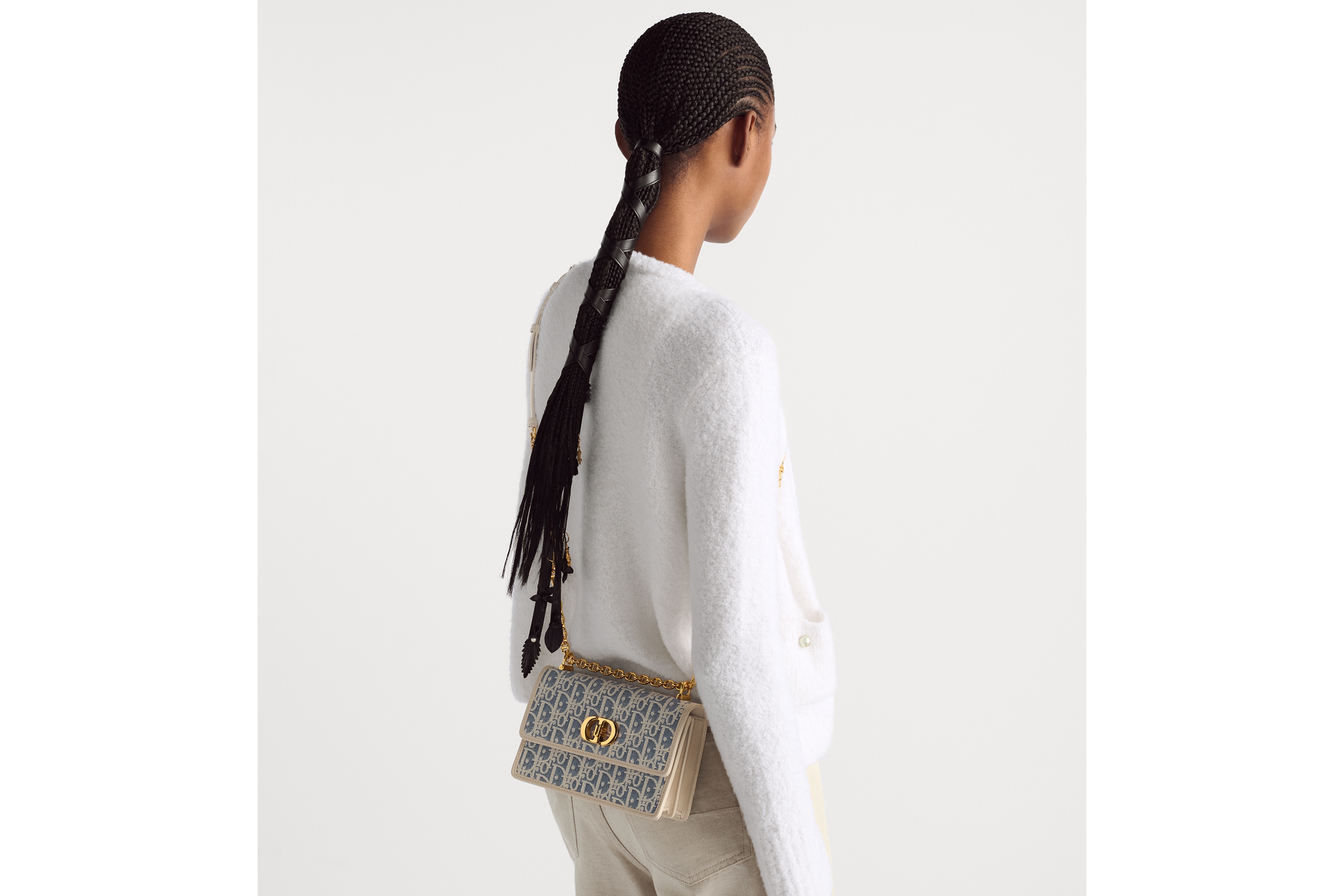 look_image_alt_prefix Miss Caro 迷你链条手袋 蓝色酒椰草效果格纹布 Oblique 印花和浅饼干色光滑牛皮革 E09