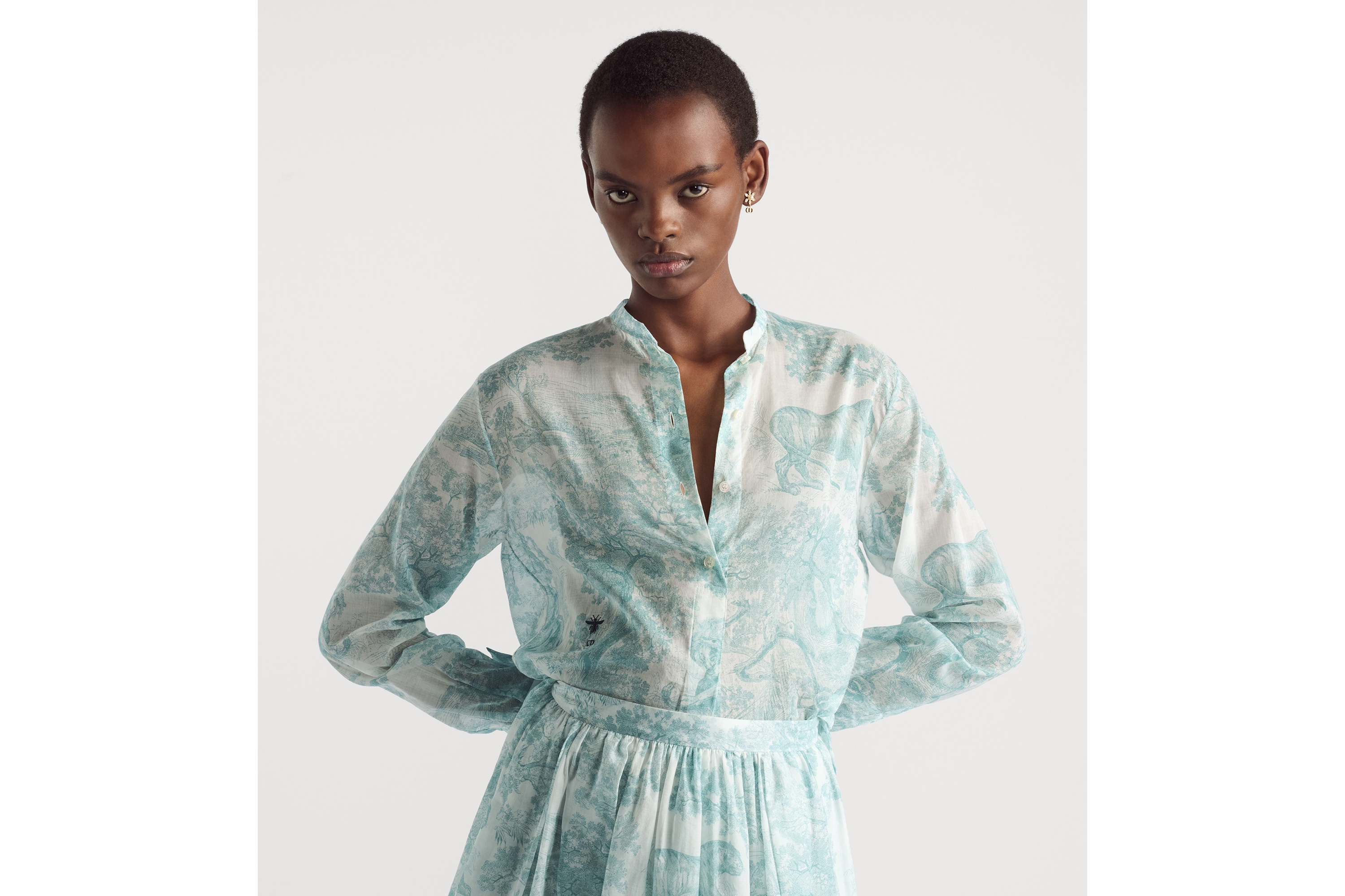 Dioriviera 长款衬衫 白色棉质面料铃兰绿色 Sauvage 茹伊印花图案 E04