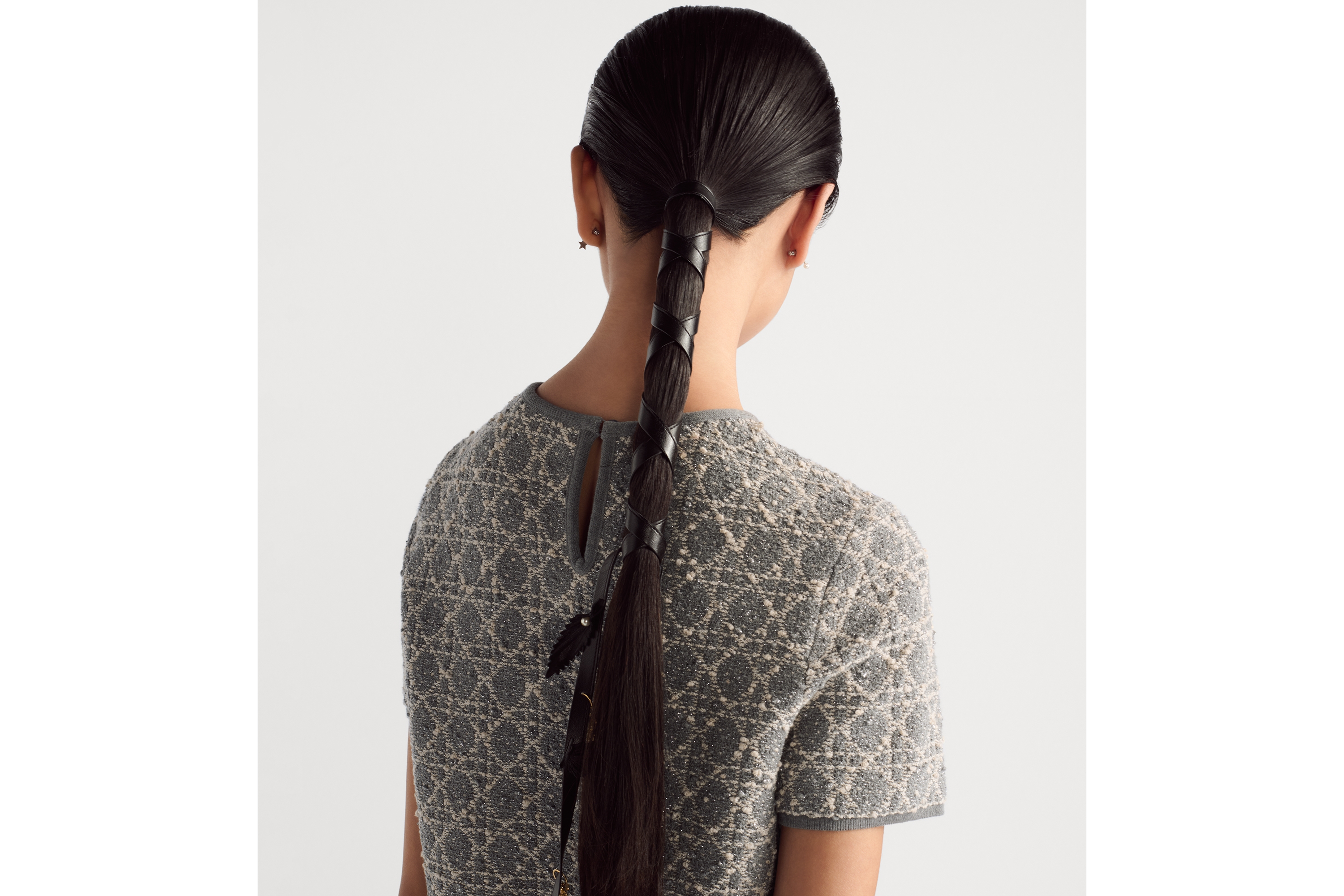 look_image_alt_prefix 短袖上衣 灰色棉质混纺粗花呢针织面料银色金属光泽线超大藤格纹 E06