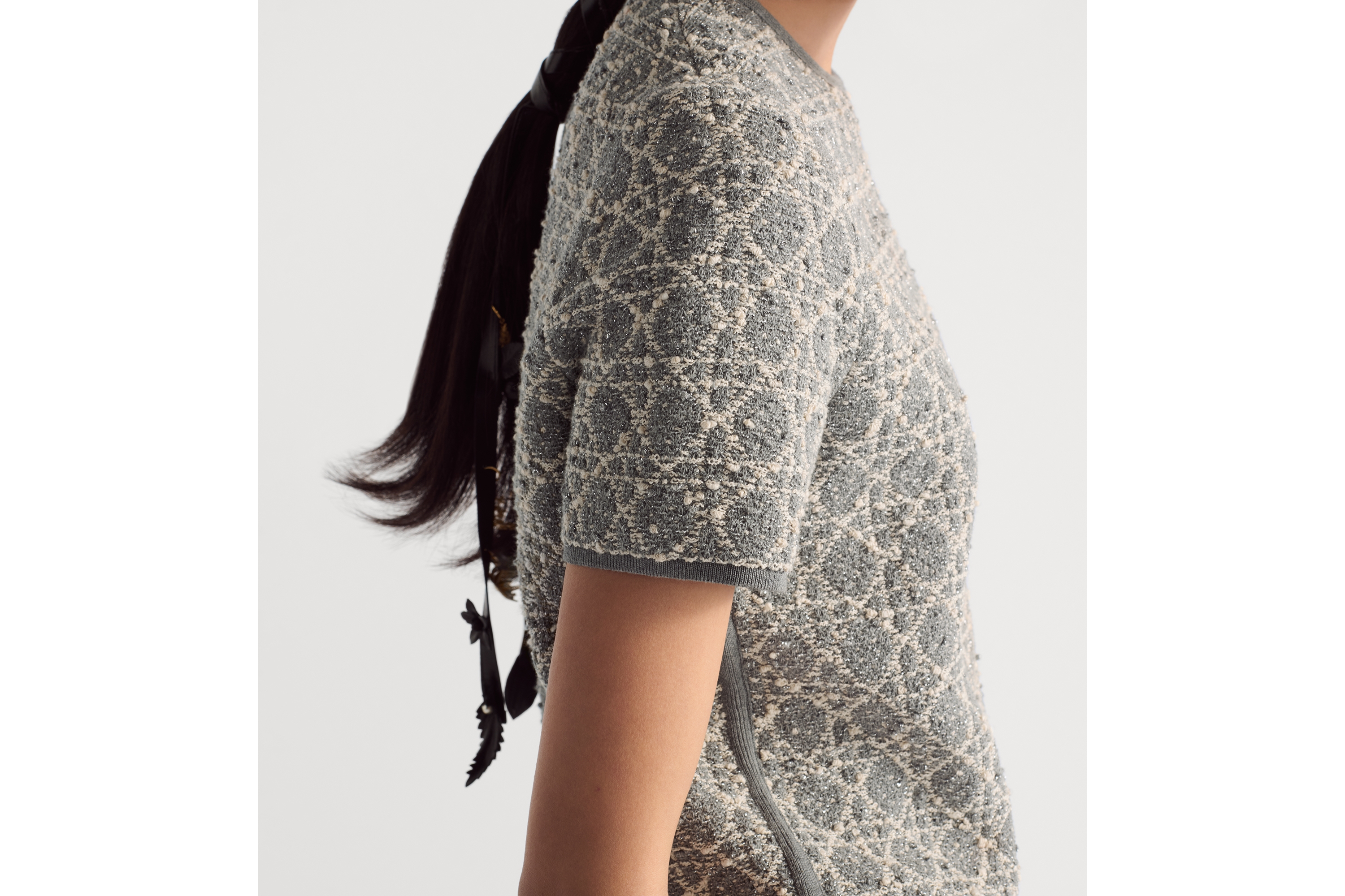 look_image_alt_prefix 短袖上衣 灰色棉质混纺粗花呢针织面料银色金属光泽线超大藤格纹 E12