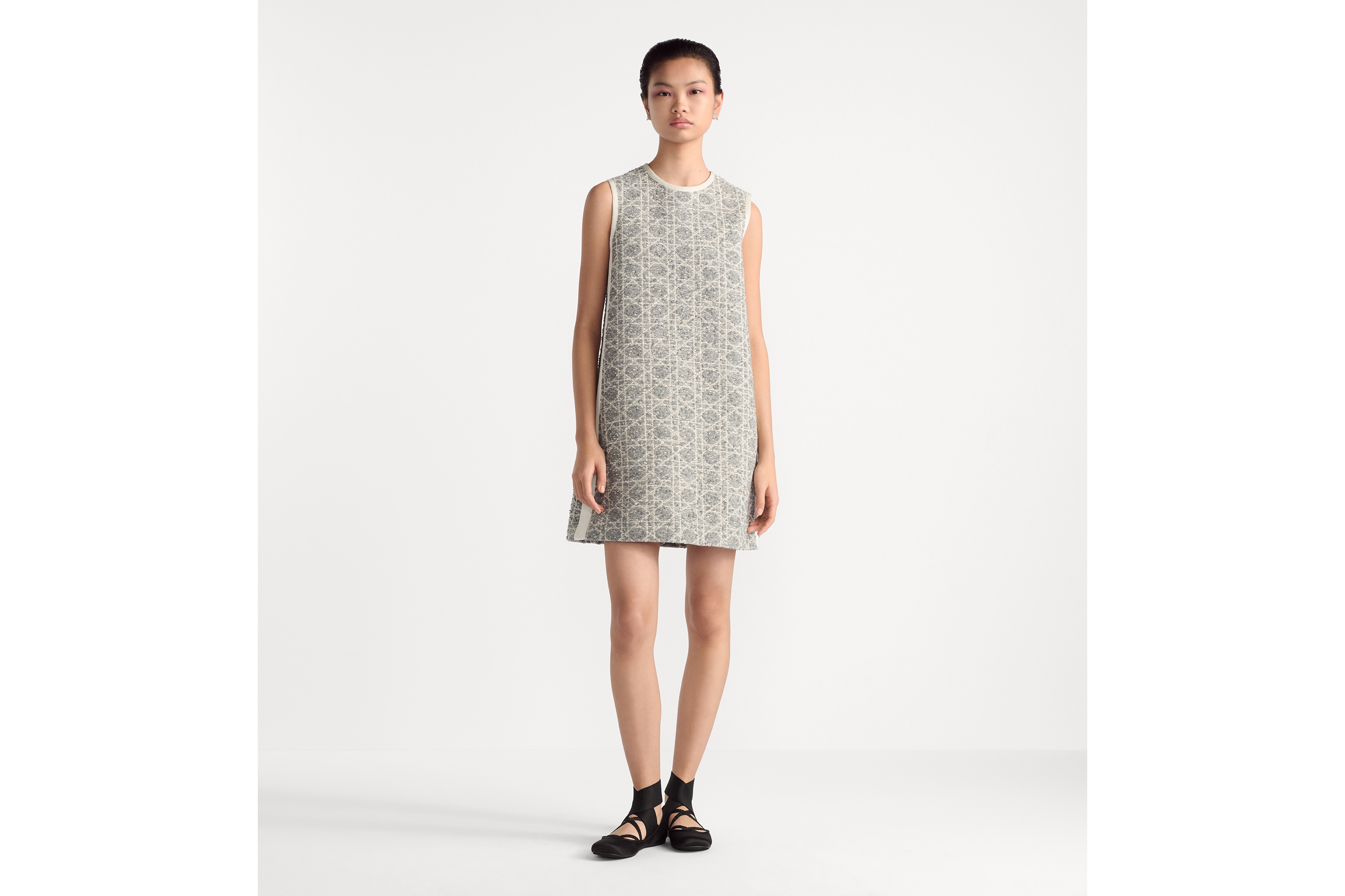 look_image_alt_prefix 短款连衣裙 灰色棉质混纺粗花呢超大藤格纹 E01