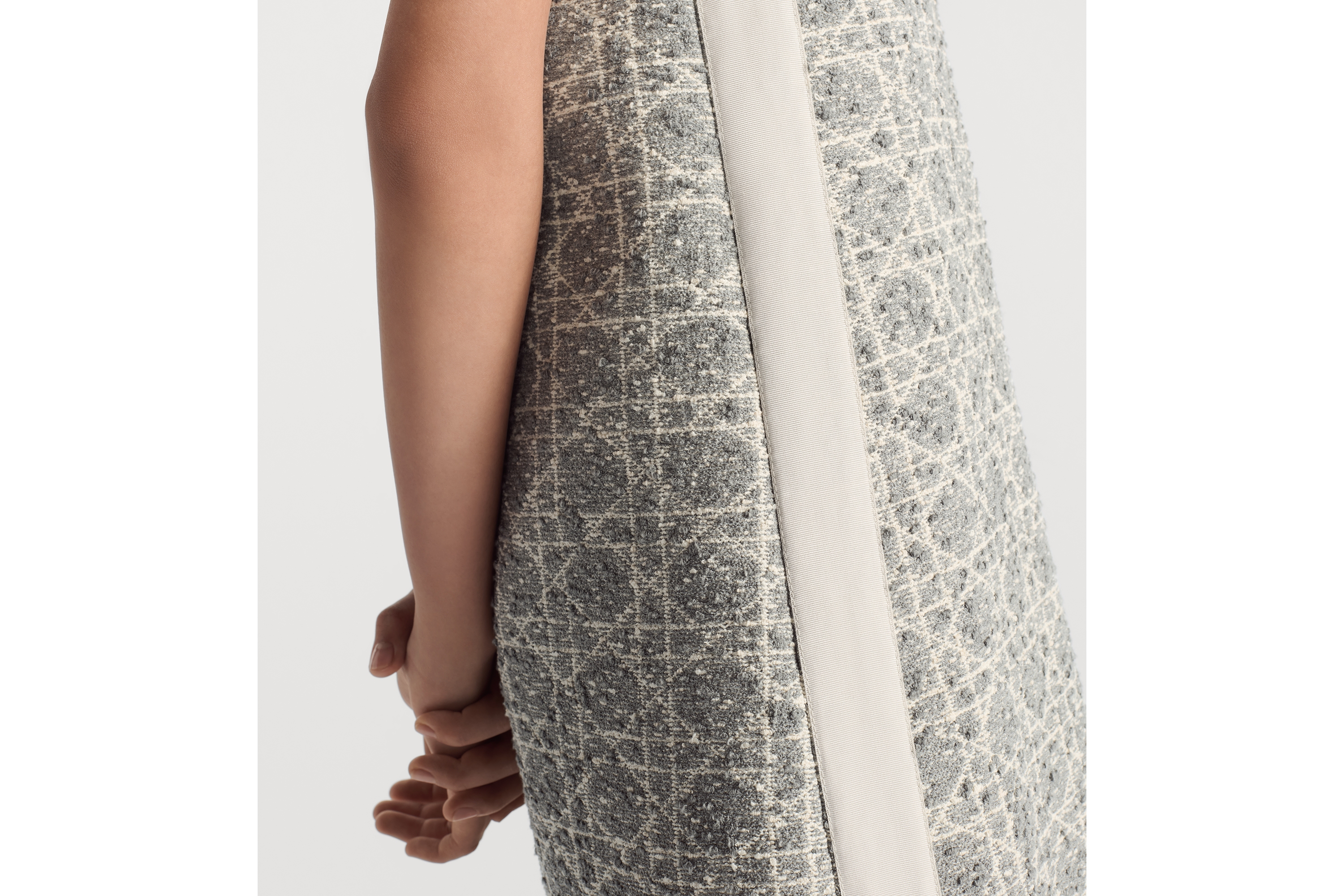 look_image_alt_prefix 短款连衣裙 灰色棉质混纺粗花呢超大藤格纹 E10