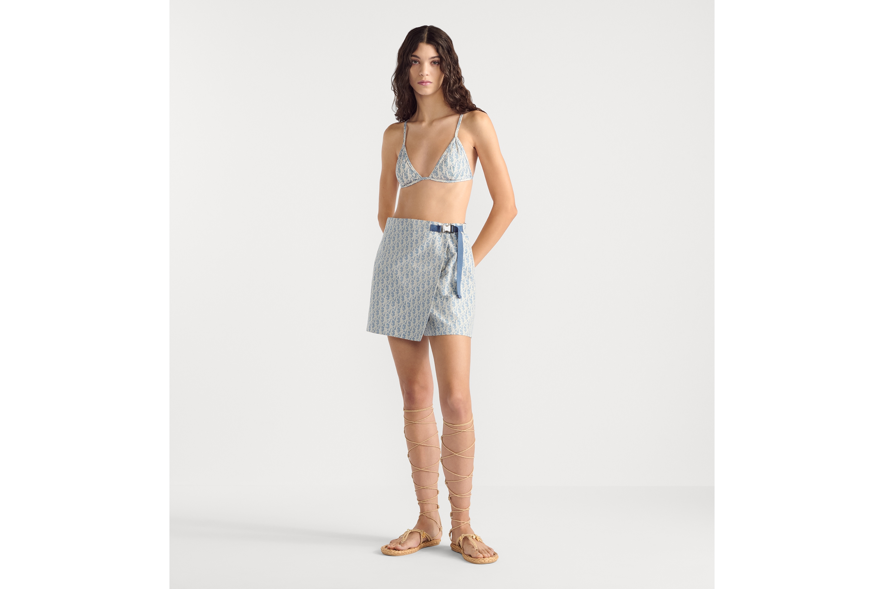 look_image_alt_prefix Dioriviera 裙裤 蓝色和白色塔夫绸提花科技面料 Oblique 印花 E02