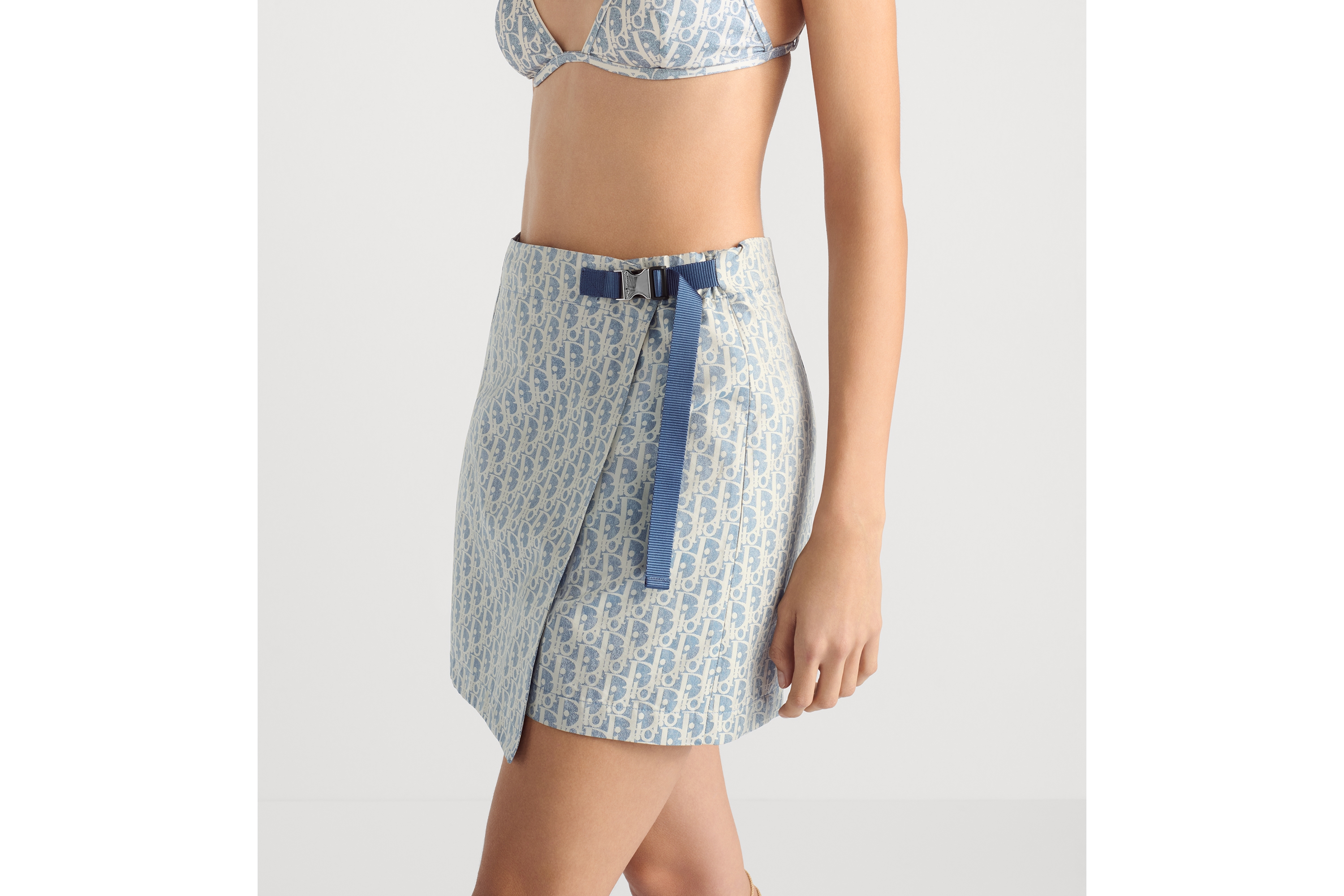 look_image_alt_prefix Dioriviera 裙裤 蓝色和白色塔夫绸提花科技面料 Oblique 印花 E10