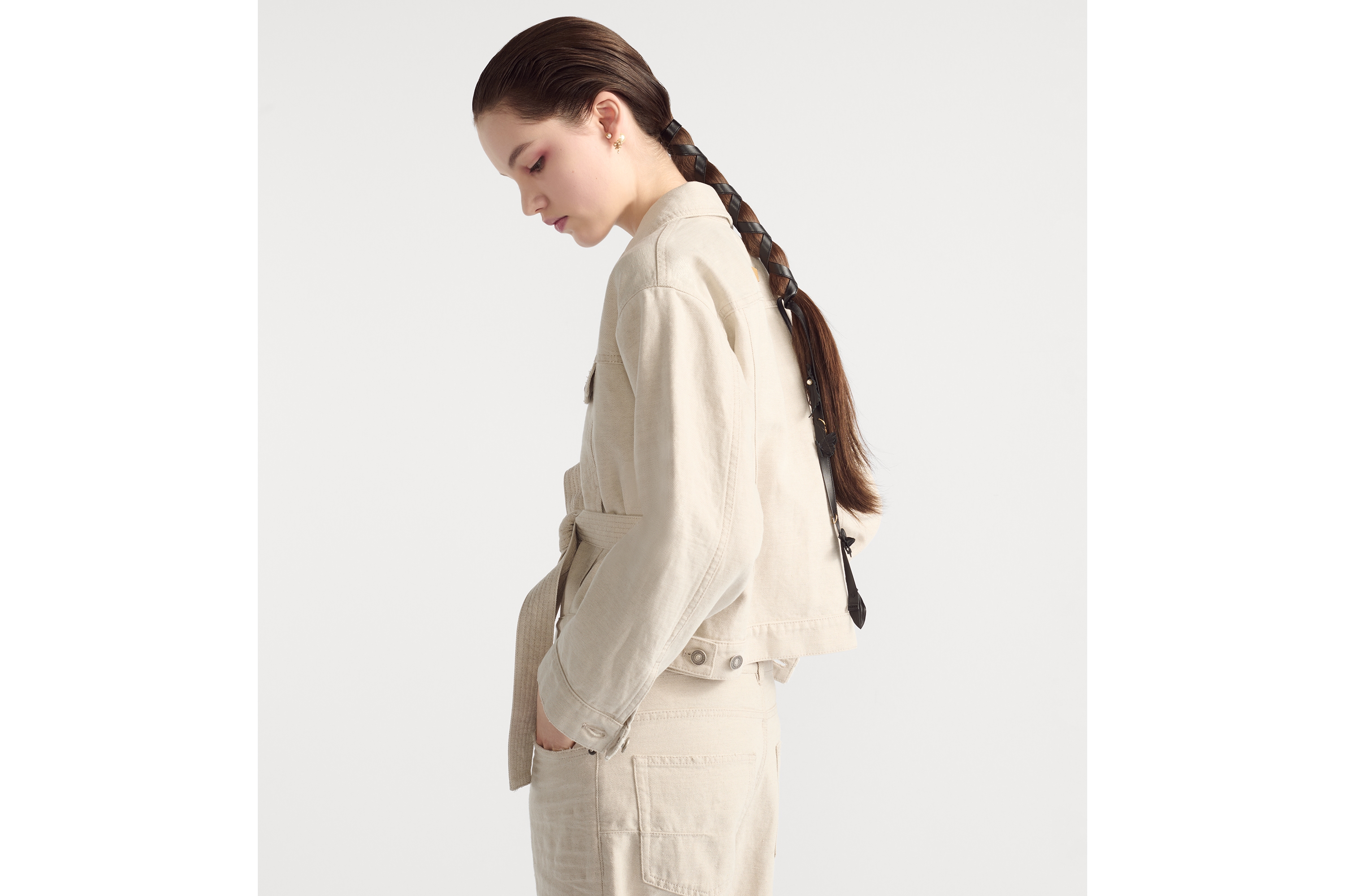 短款外套 米白色棉质和亚麻混纺牛仔面料搭配腰带 E05