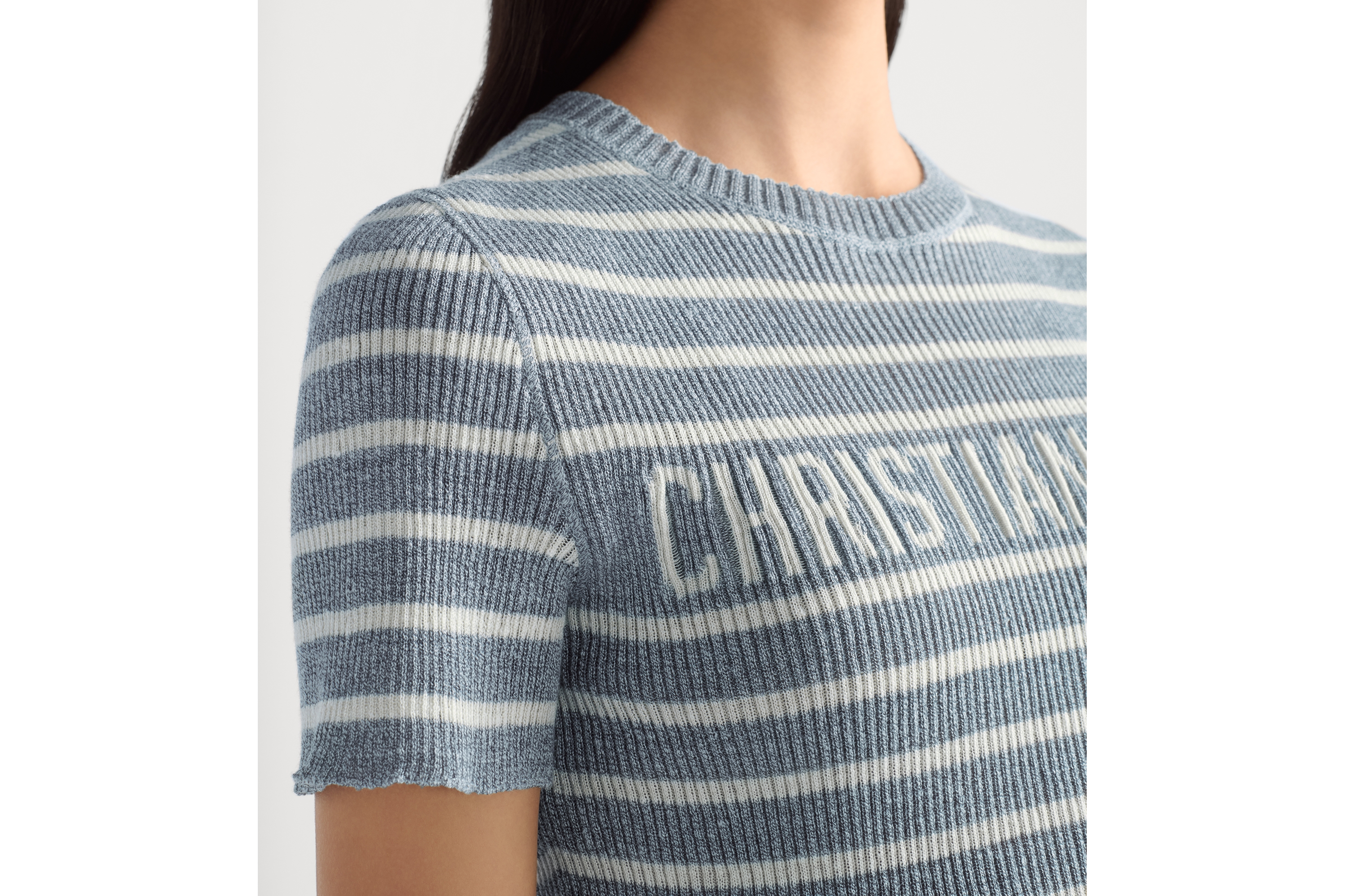 look_image_alt_prefix Dioriviera 短款短袖针织衫 丹宁蓝色和白色亚麻混纺弹力针织面料 D-Stripes 图案 E12