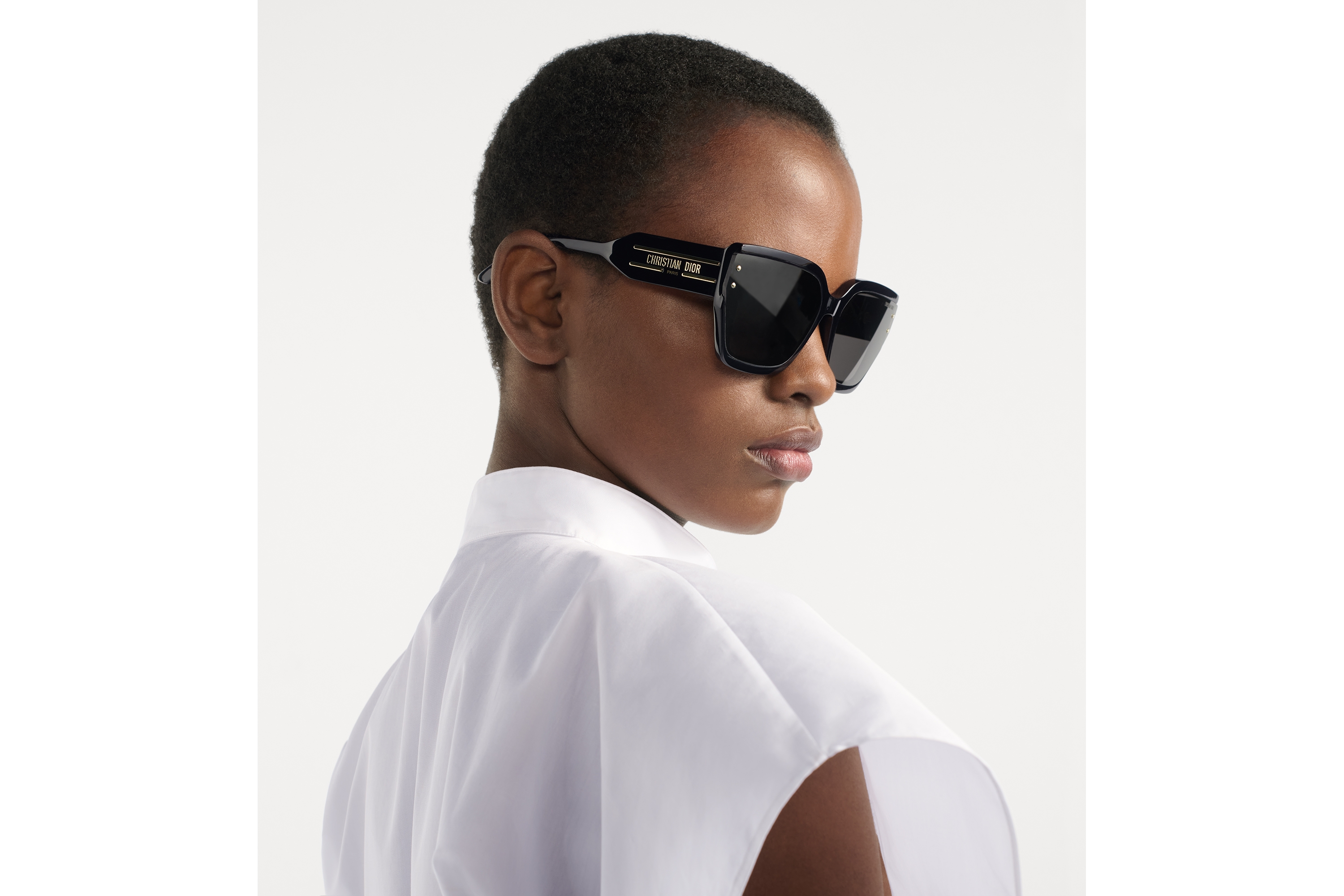 look_image_alt_prefix DiorSignature S14F 太阳眼镜 黑色正方形镜框 E07