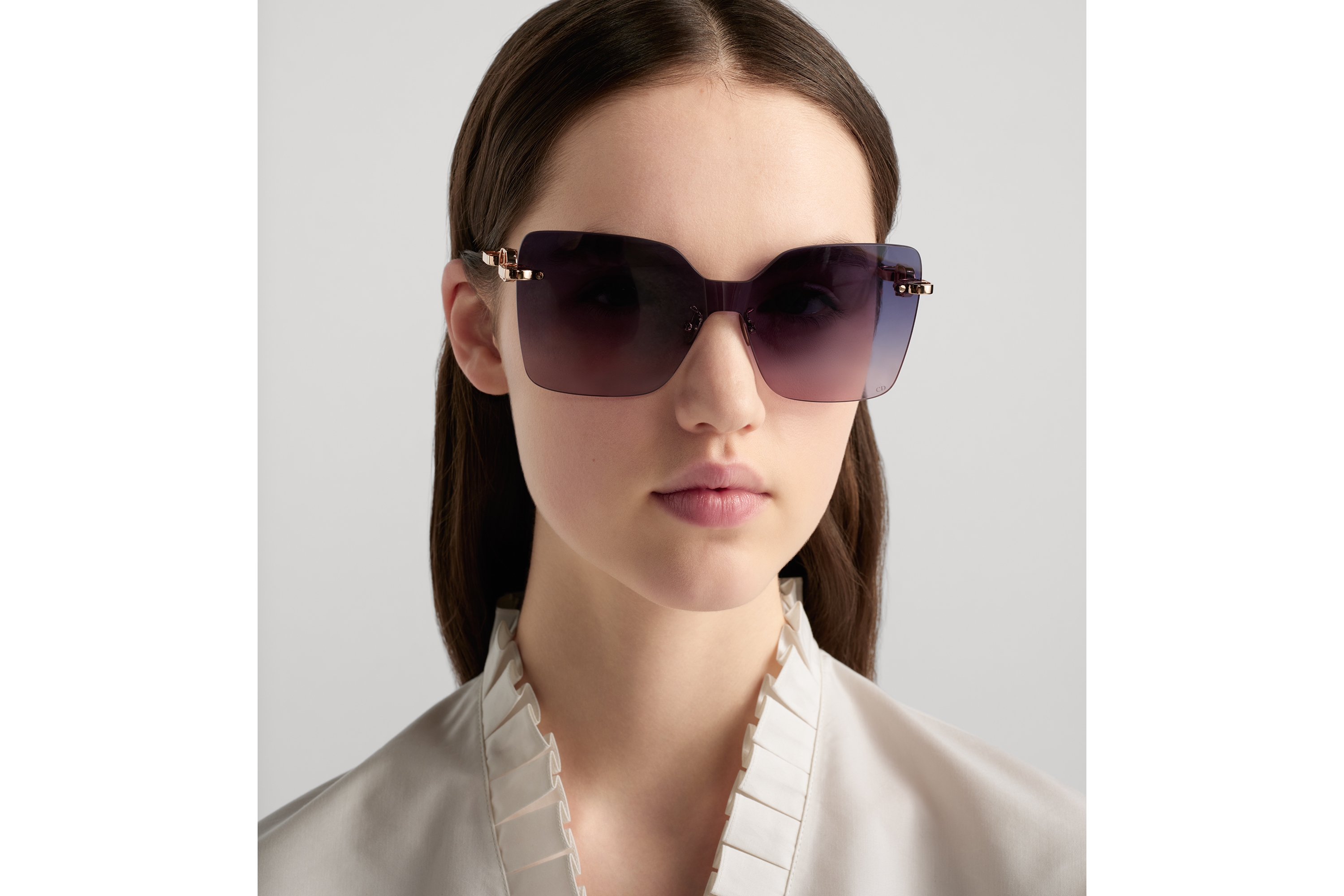 look_image_alt_prefix CD Chain M1U 太阳眼镜 紫色至桃红色渐变正方形镜片 E07