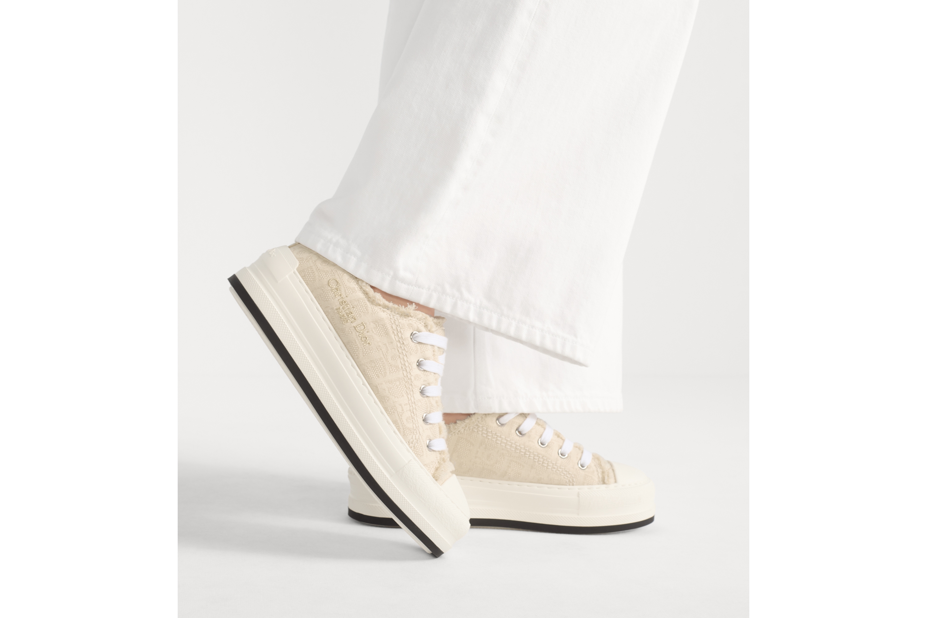 Walk'n'Dior 厚底运动鞋 棉质刺绣面料自然色 Oblique 印花流苏装饰 E15