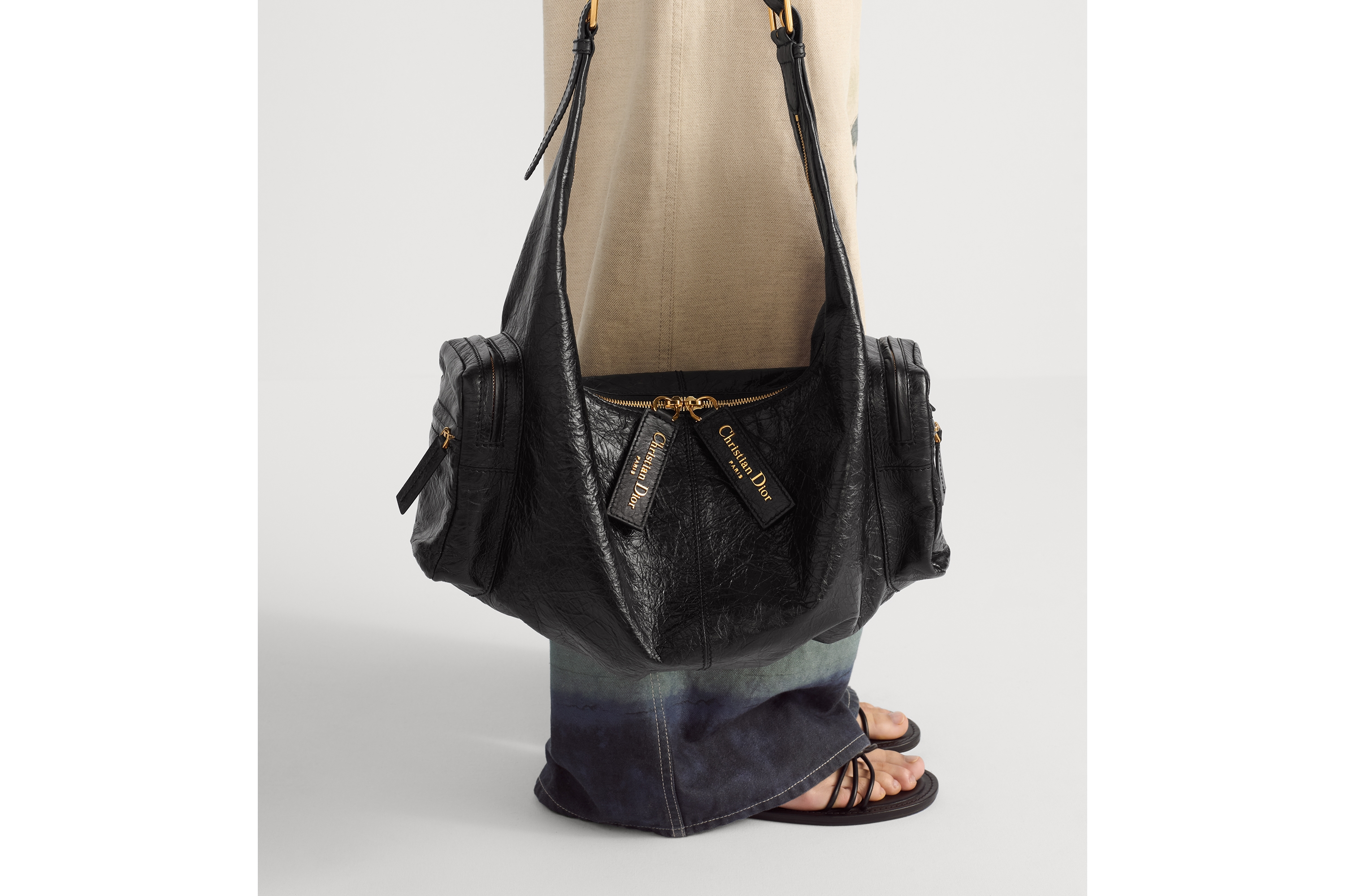 look_image_alt_prefix 中号 Grand Tour Multipocket 手袋 黑色褶皱牛皮革 E15