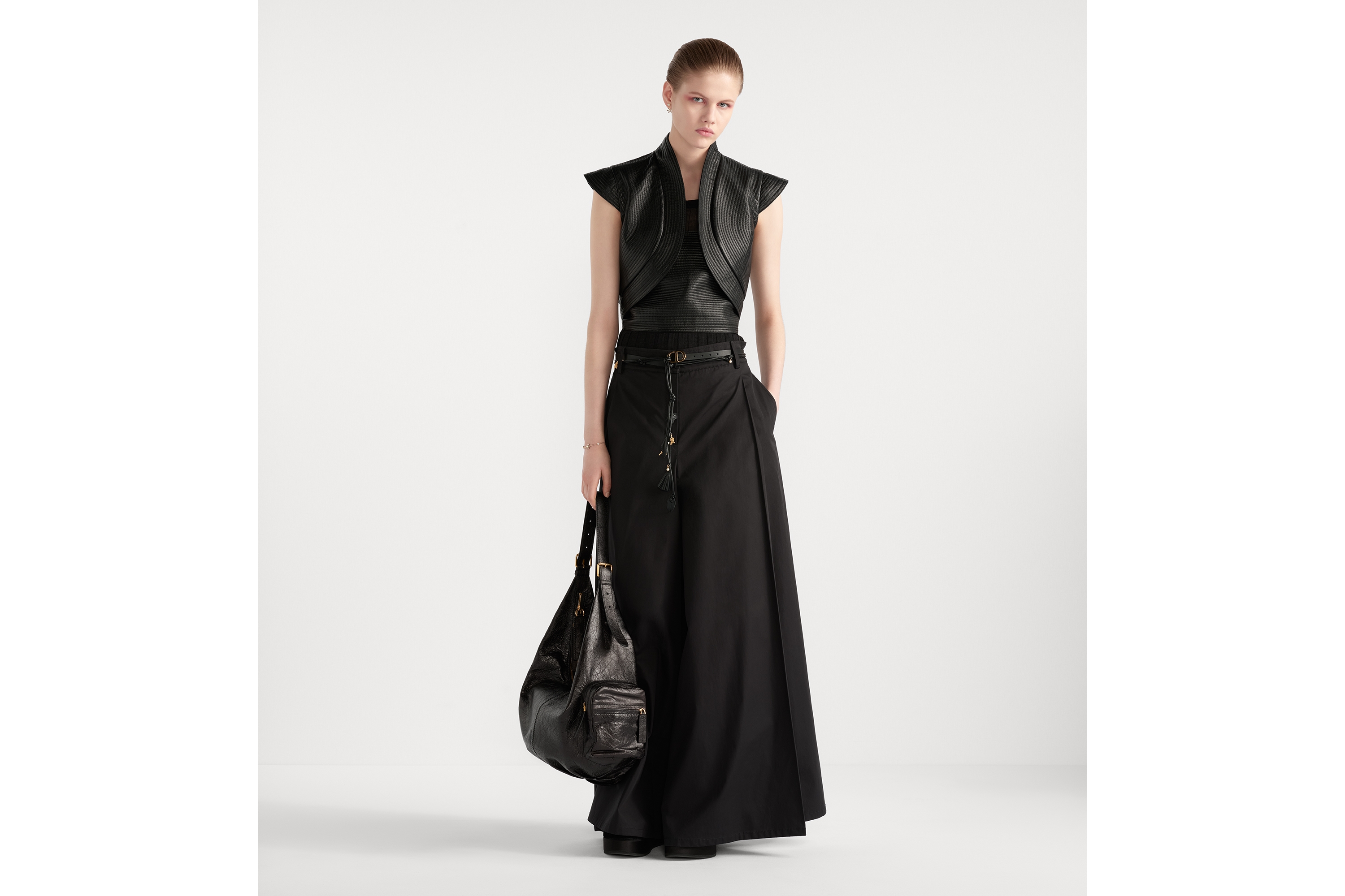 look_image_alt_prefix 大号 Grand Tour Multipocket 手袋 黑色褶皱牛皮革 E01