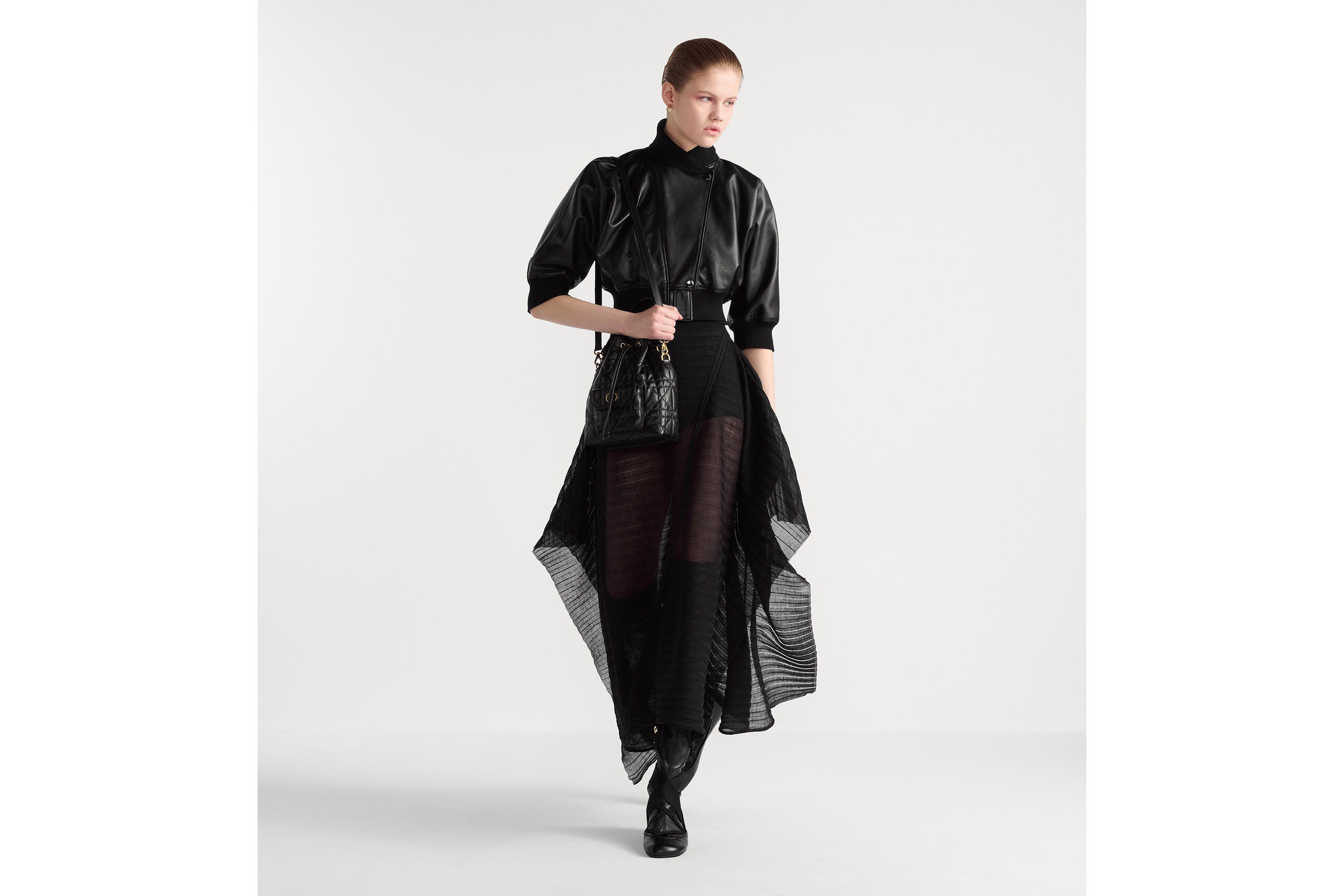 look_image_alt_prefix 小号 Dior Caro 水桶包 黑色羊皮革超大藤格纹 E11