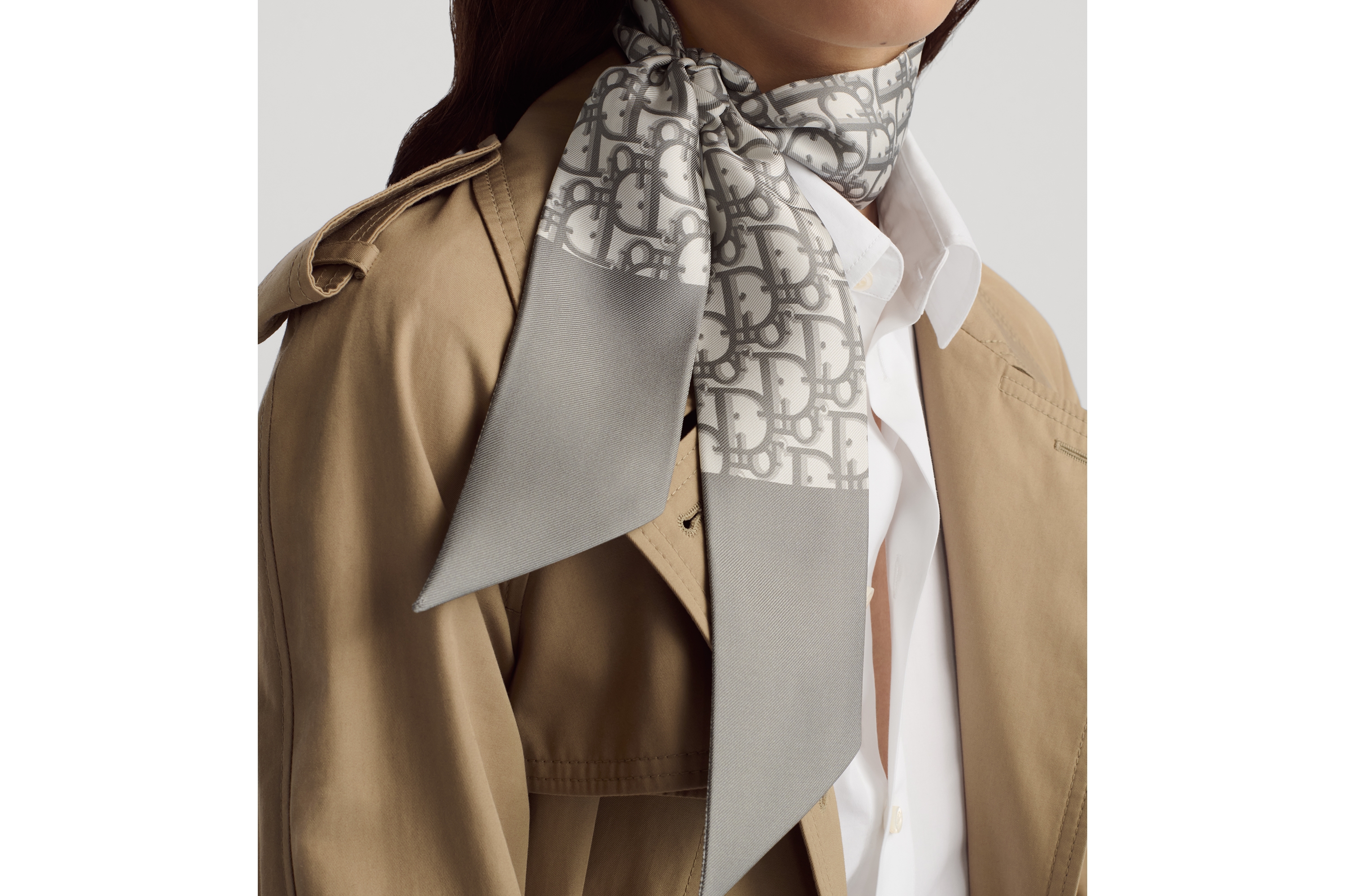 look_image_alt_prefix Mitzah 丝巾 灰色桑蚕丝斜纹面料 Oblique 印花 E12