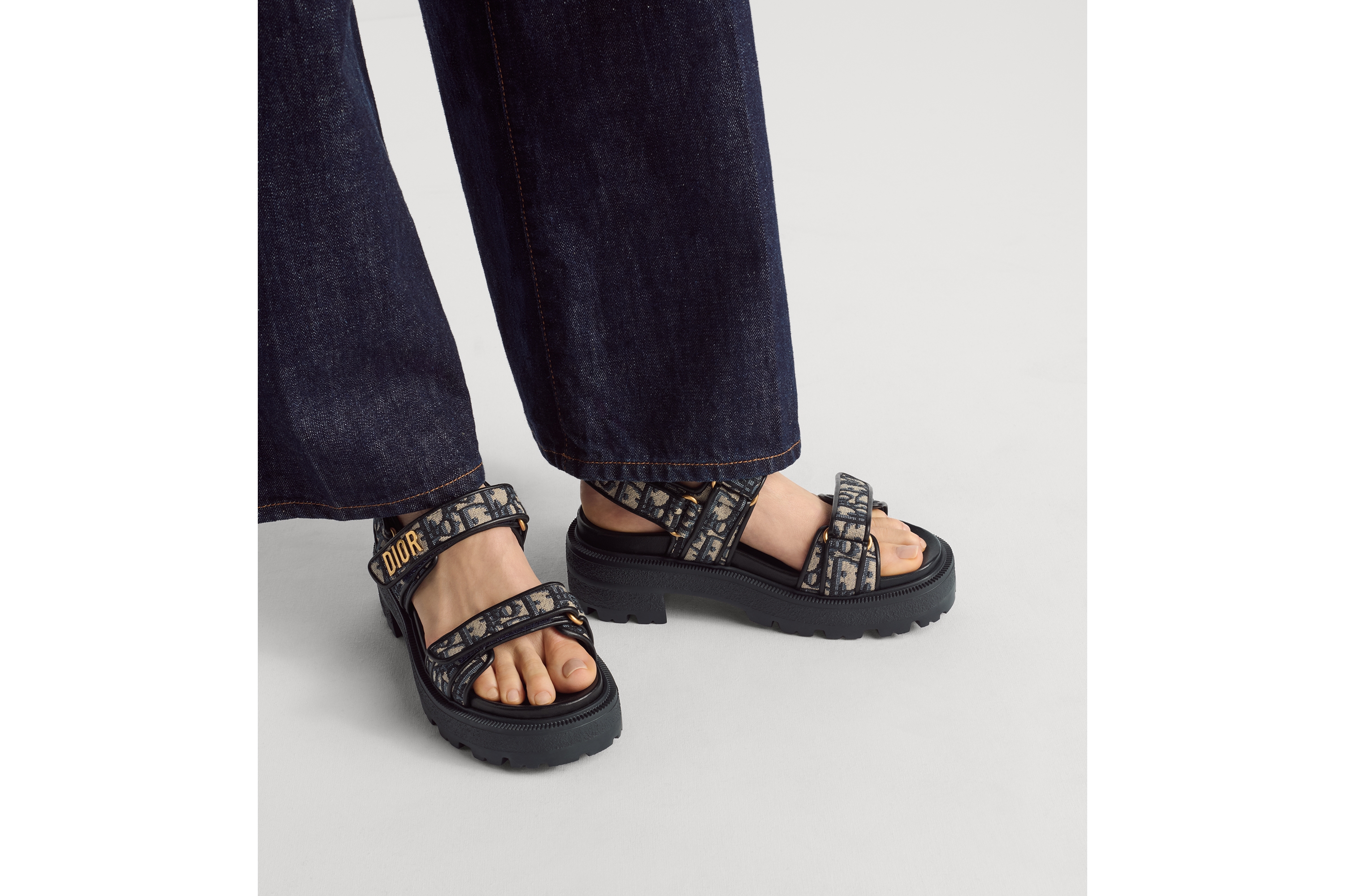 Dioract 厚底凉鞋 棉质刺绣面料深蓝色 Oblique 印花 E15