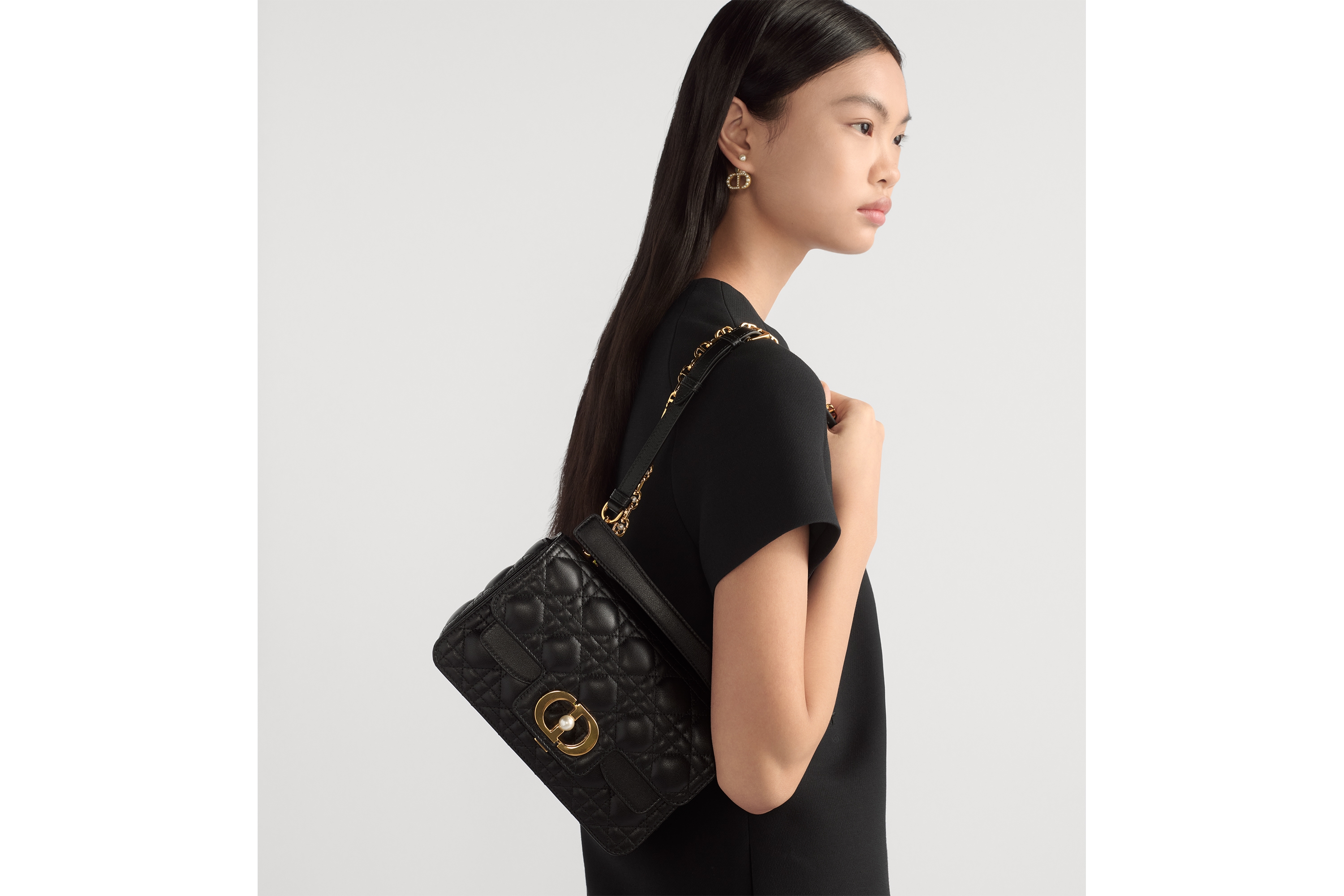 look_image_alt_prefix 小号 Dior Jolie Top Handle 手袋 黑色牛皮革藤格纹 E05