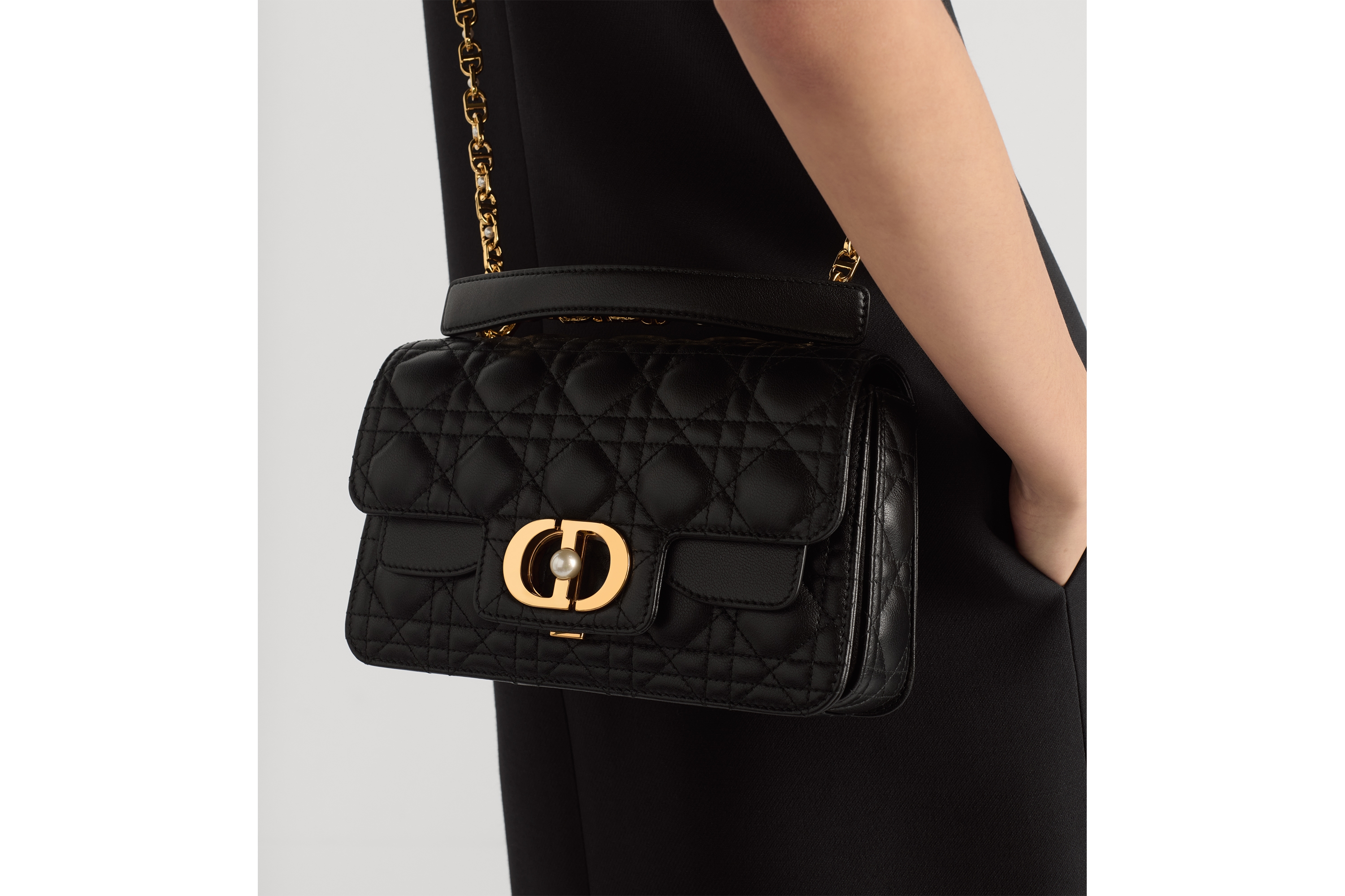 look_image_alt_prefix 小号 Dior Jolie Top Handle 手袋 黑色牛皮革藤格纹 E17