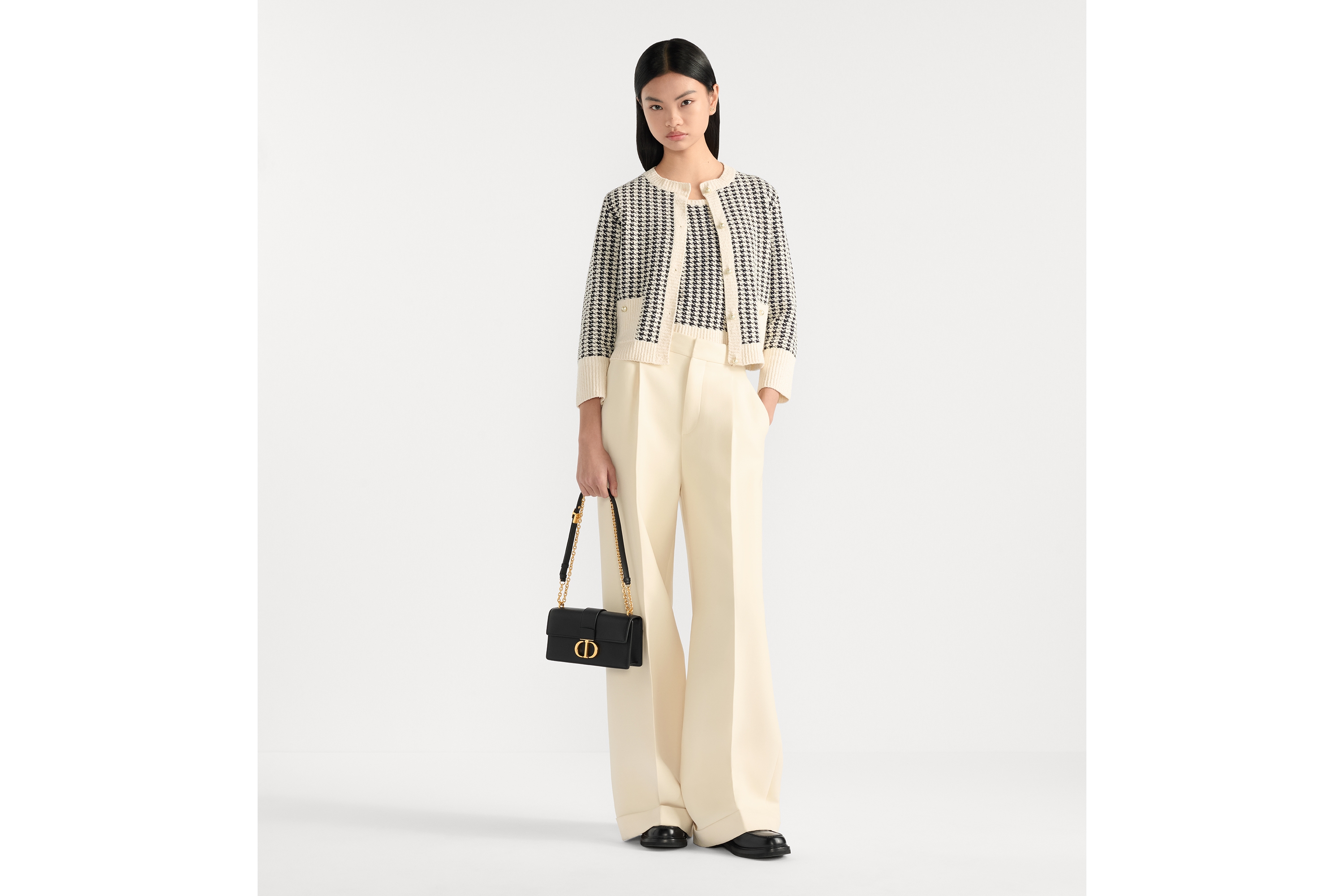 look_image_alt_prefix 30 Montaigne East-West 链条手袋 黑色牛皮革 E01